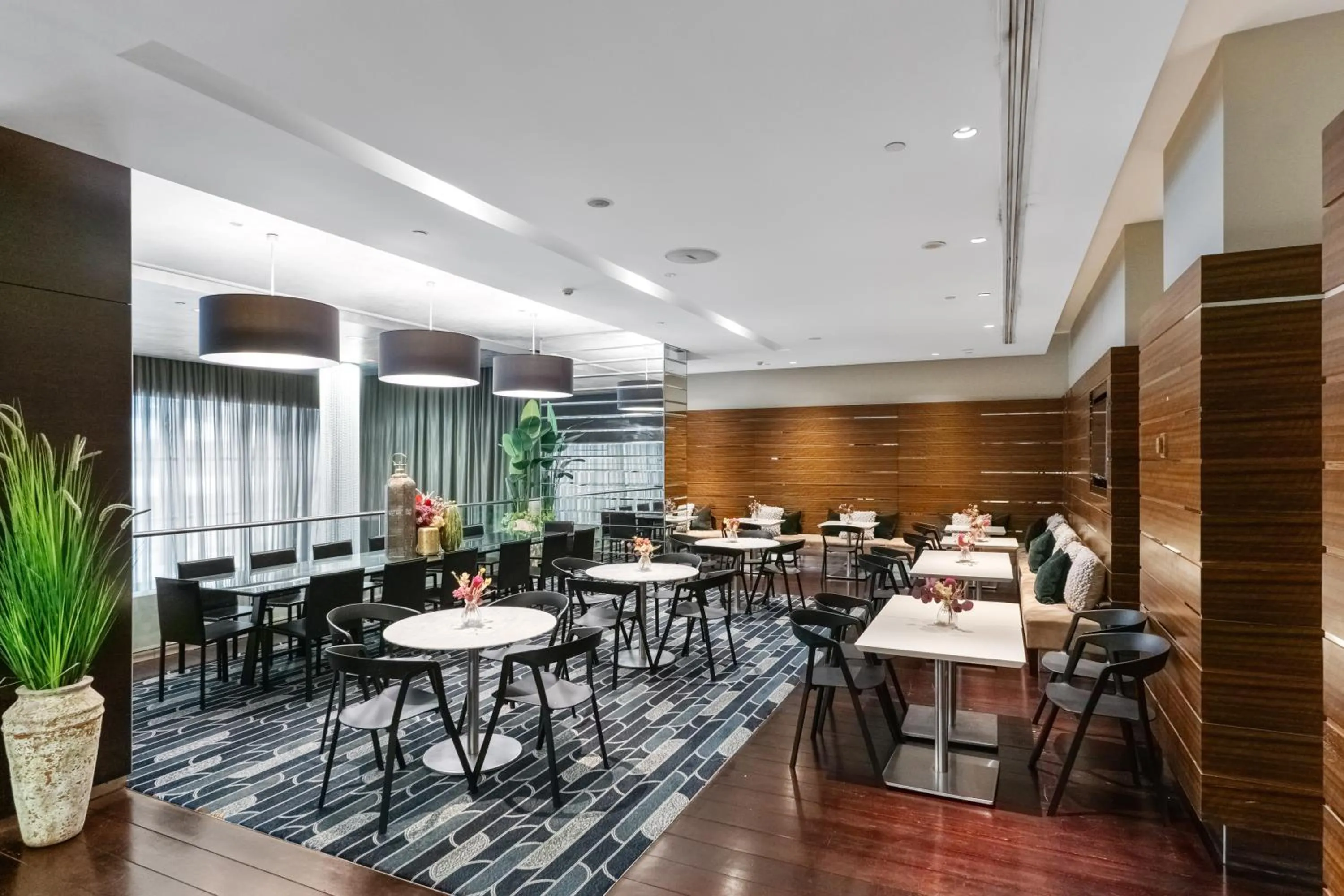 Restaurant/places to eat in Fraser Suites Sydney