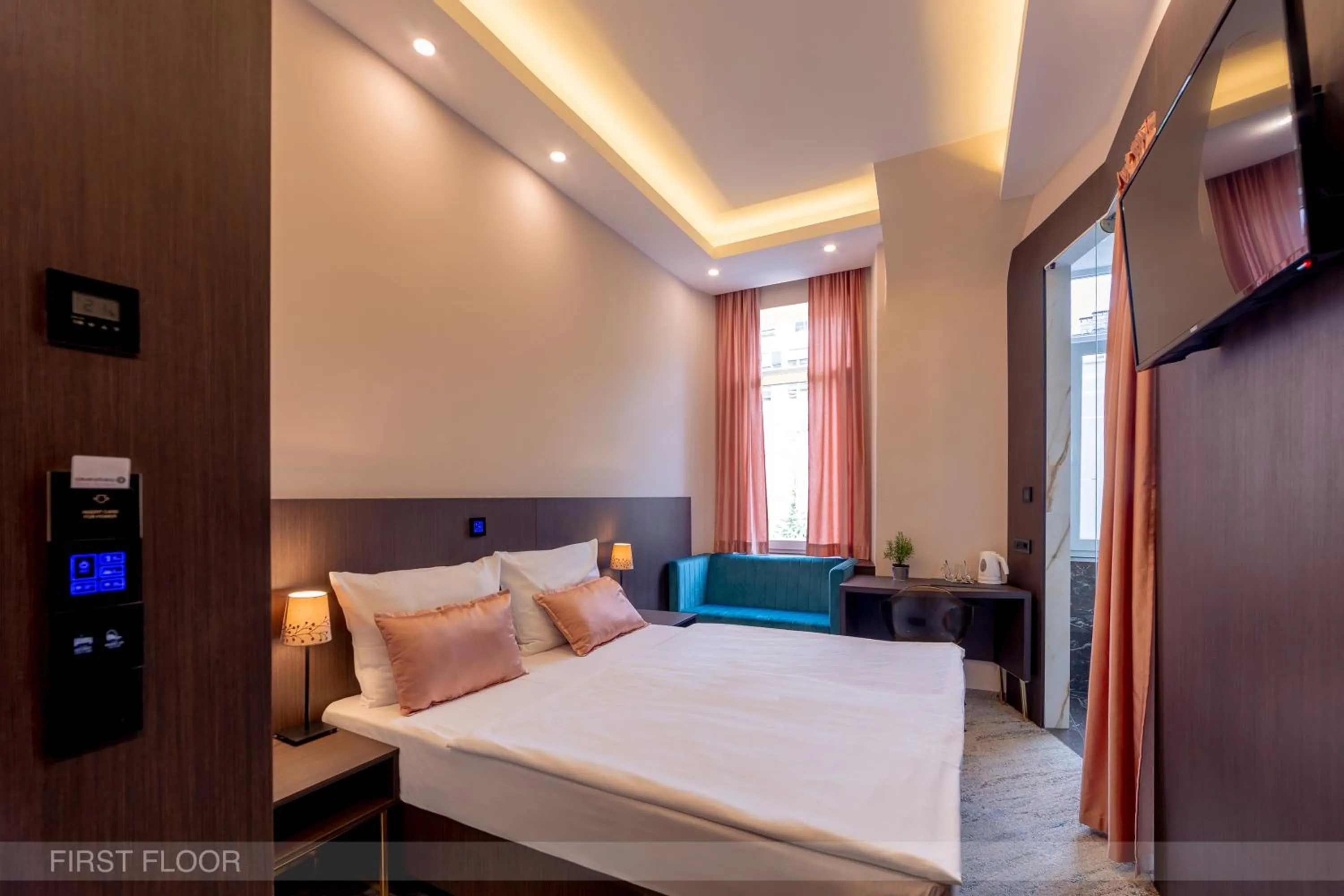 Bedroom, Bed in Center Ljubljana
