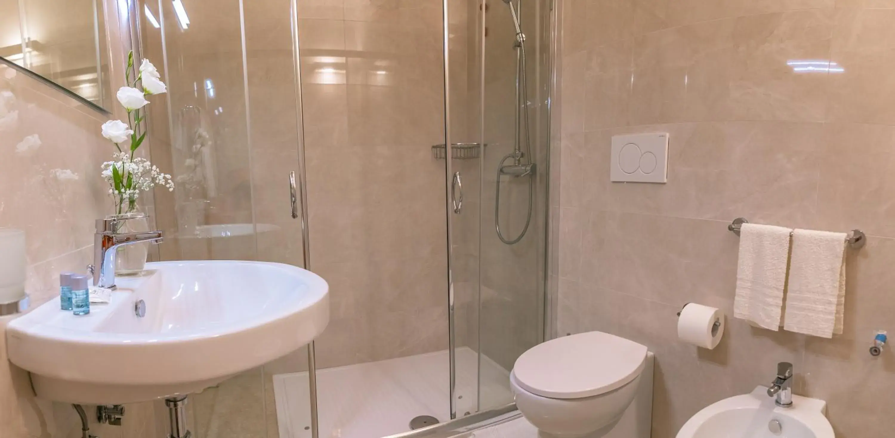 Superior Double or Twin Room with Sea View in Hotel Magna Grecia Superior Double or Twin Room with Sea View in Hotel Magna Grecia