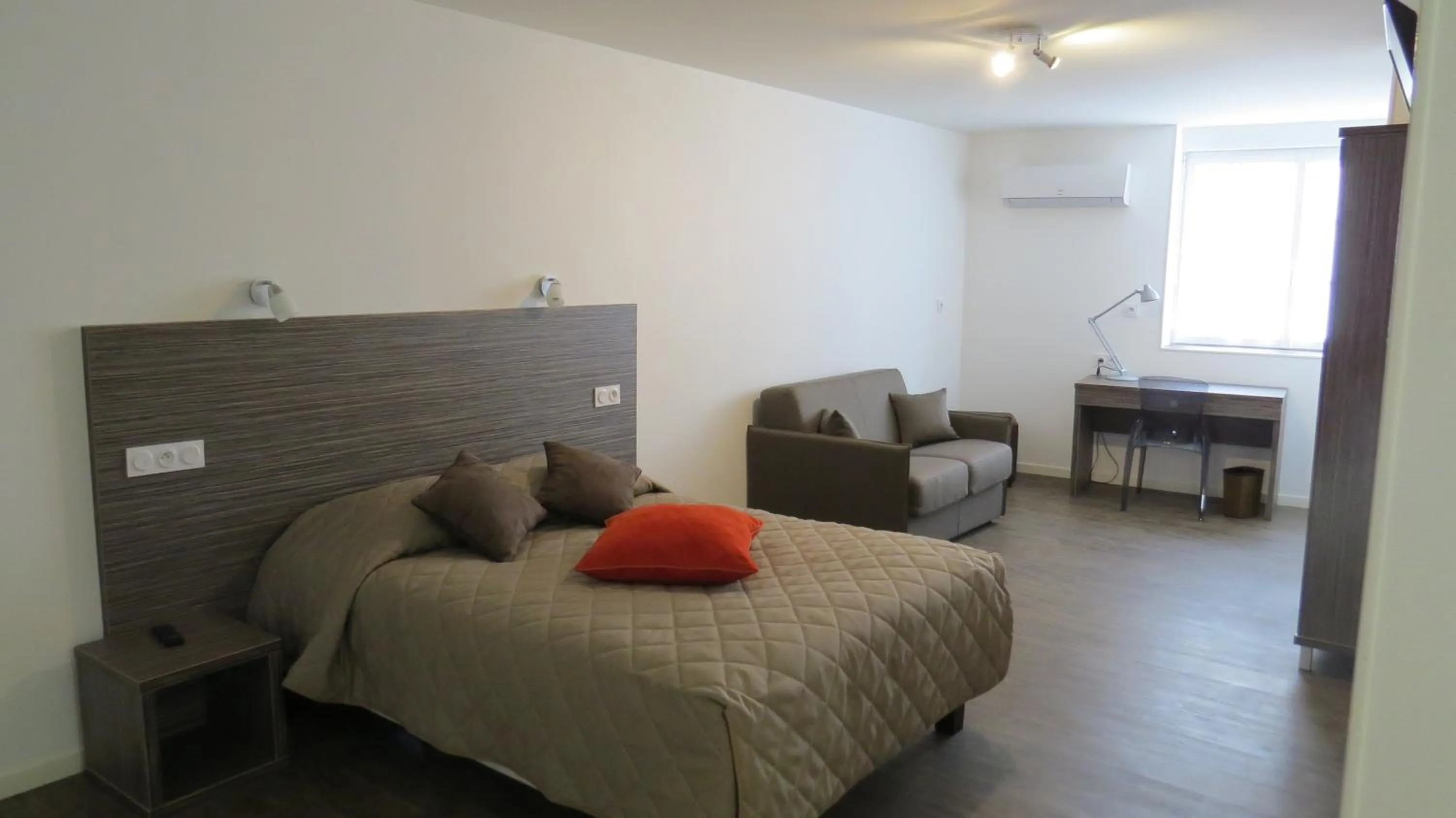 Bedroom, Bed in Hôtel de Clèves
