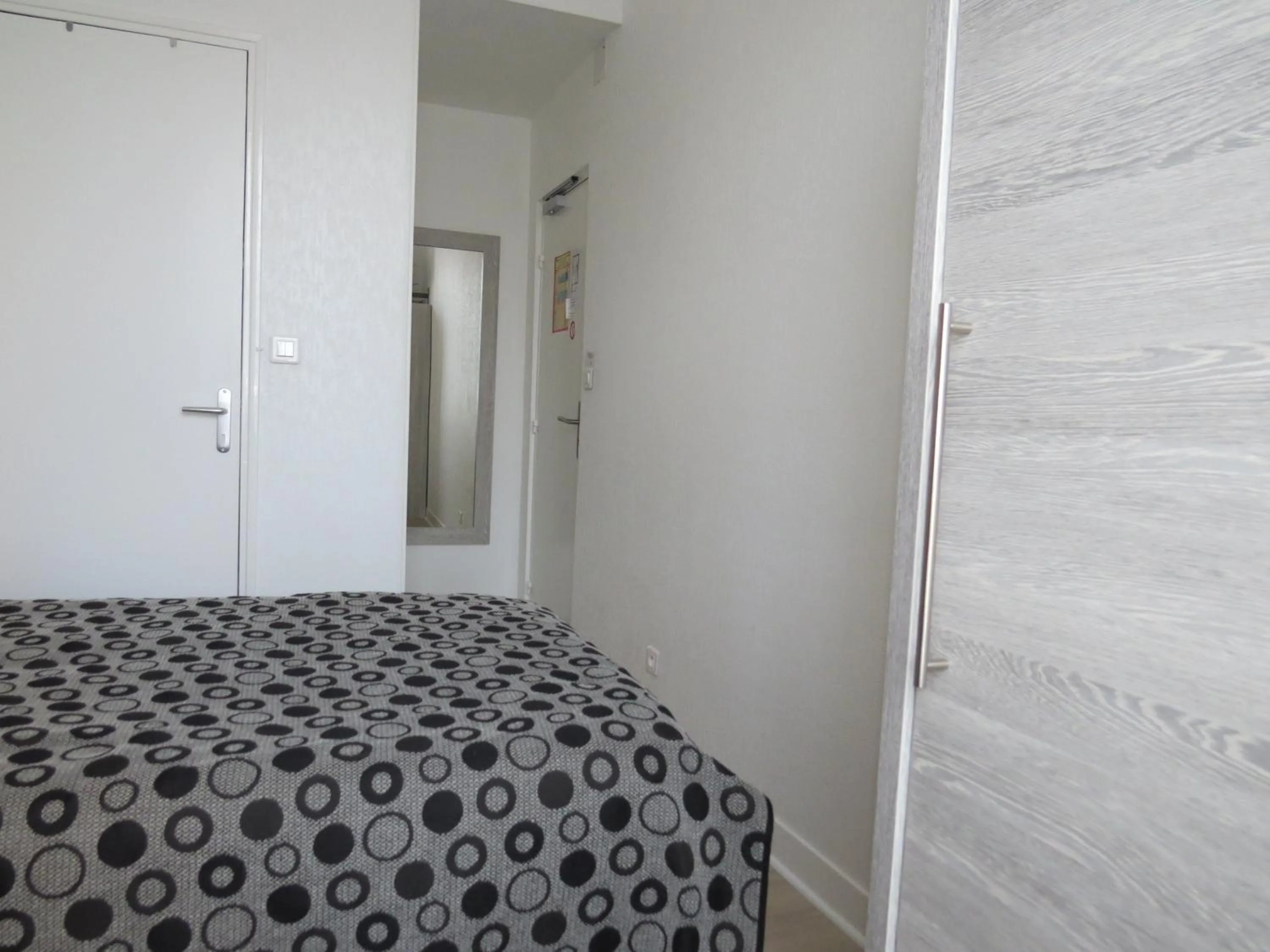 Bed in Hôtel de Clèves