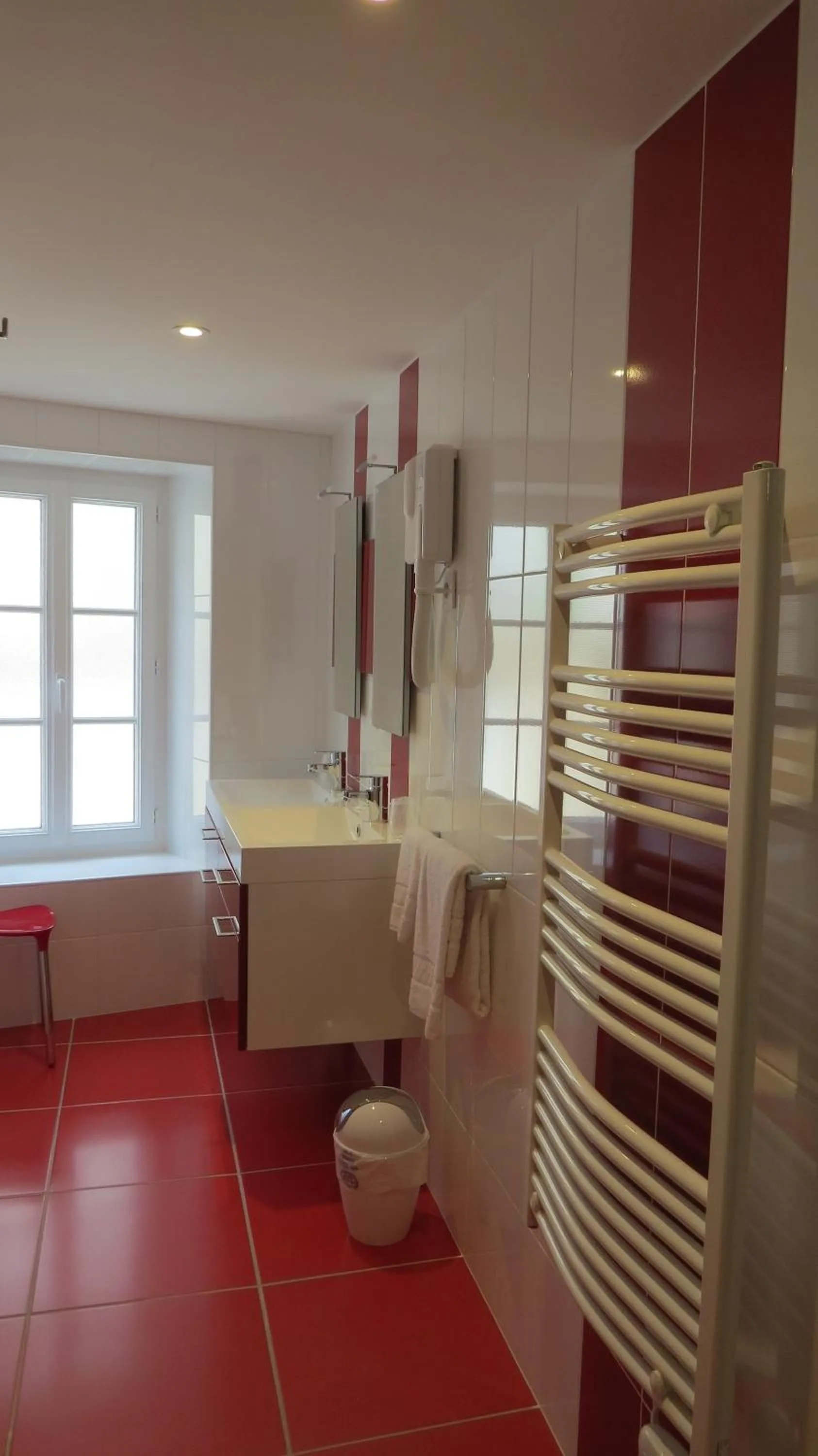 Bathroom in Hôtel de Clèves