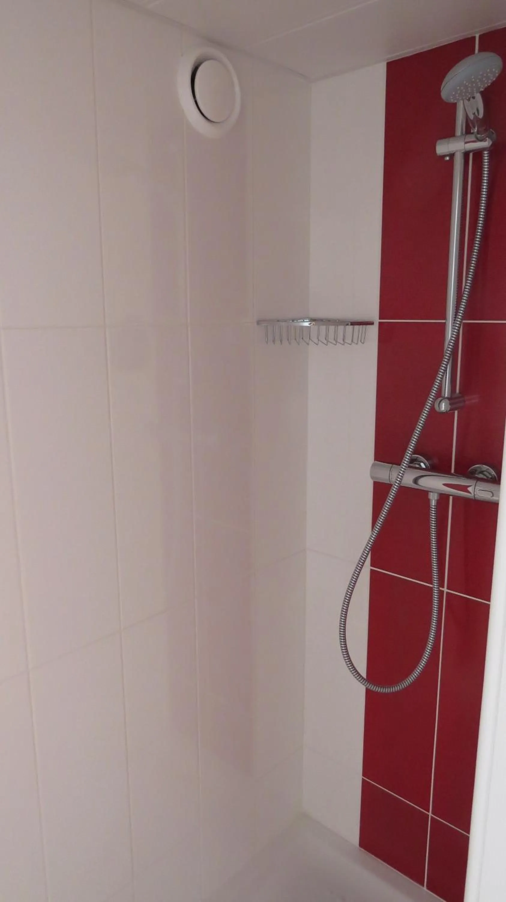 Shower in Hôtel de Clèves