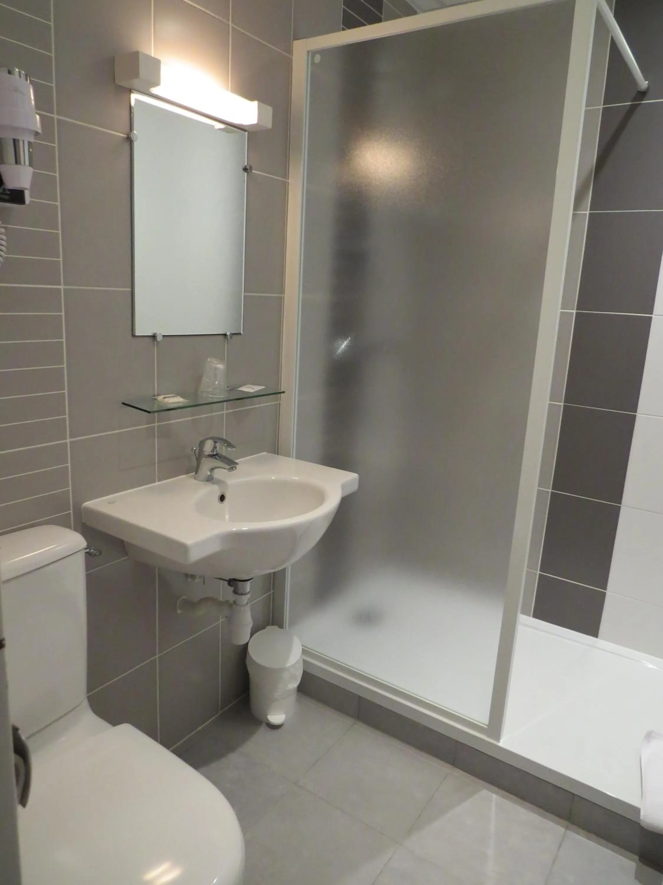 Bathroom in Hôtel de Clèves