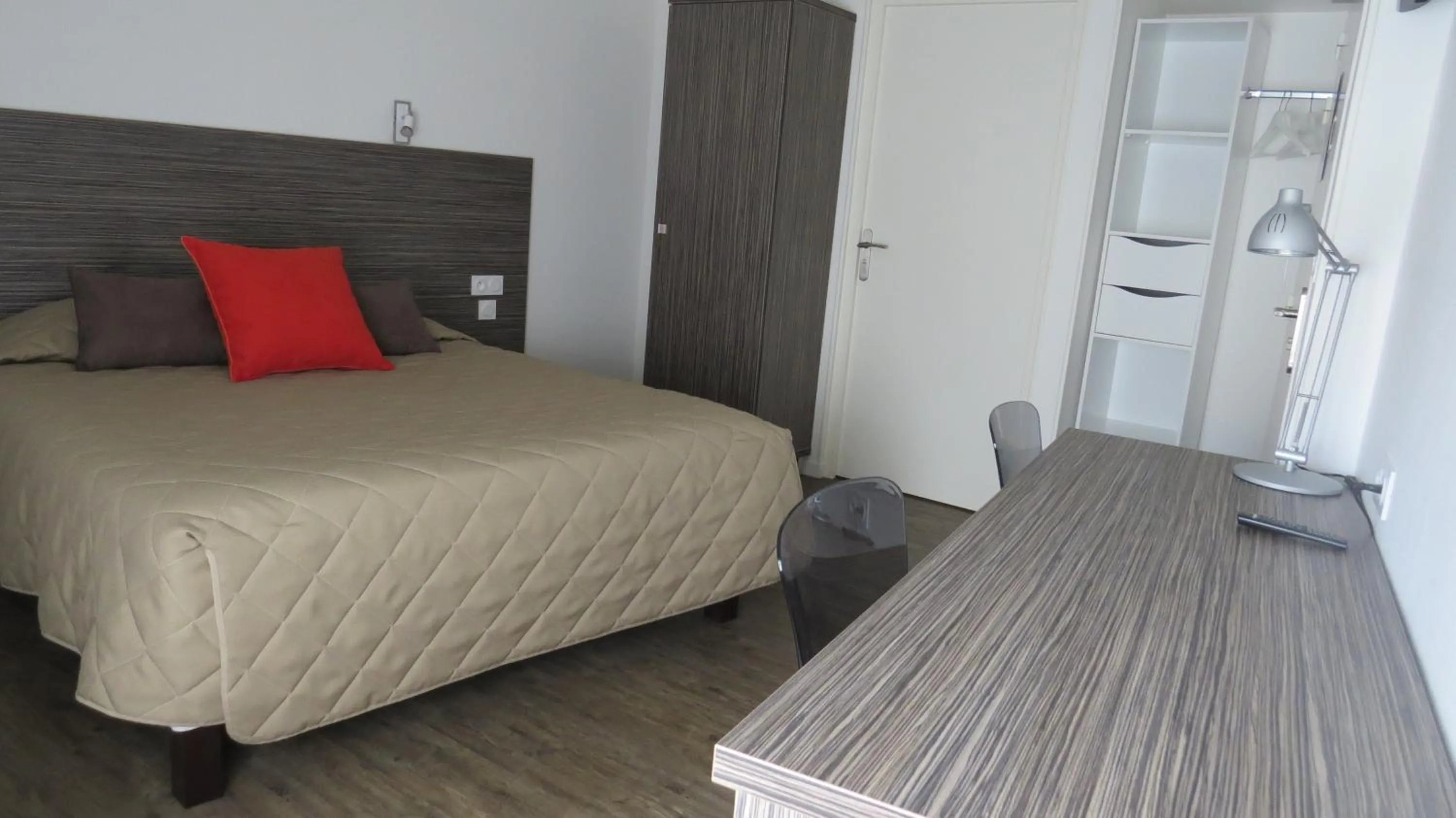 Bedroom, Bed in Hôtel de Clèves