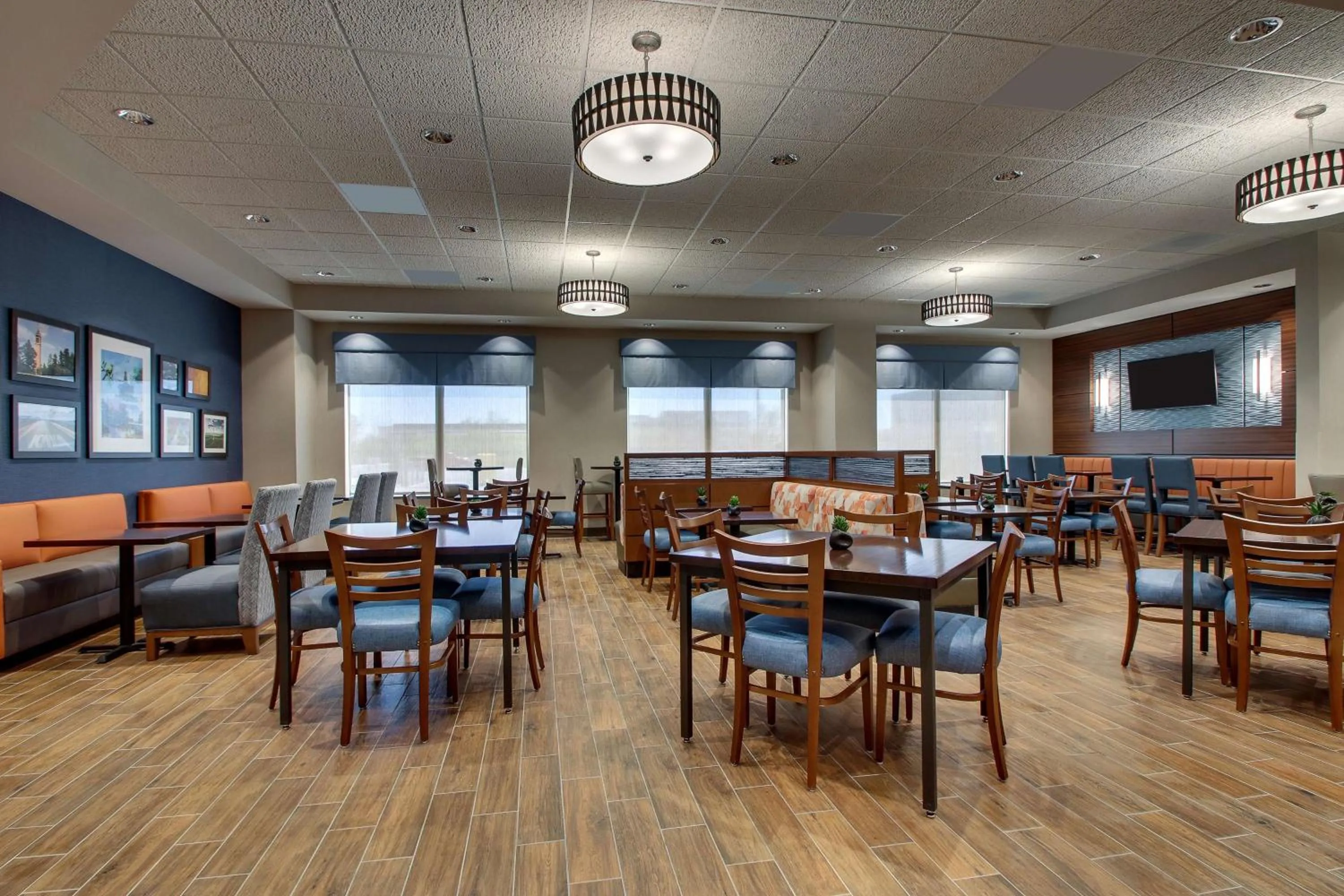 Restaurant/places to eat in Drury Inn & Suites Iowa City Coralville