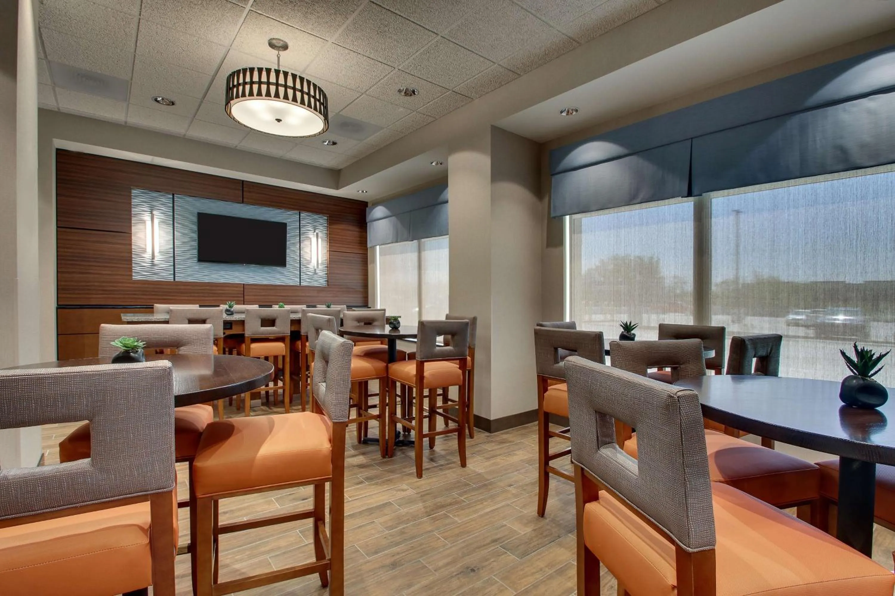 Restaurant/places to eat in Drury Inn & Suites Iowa City Coralville