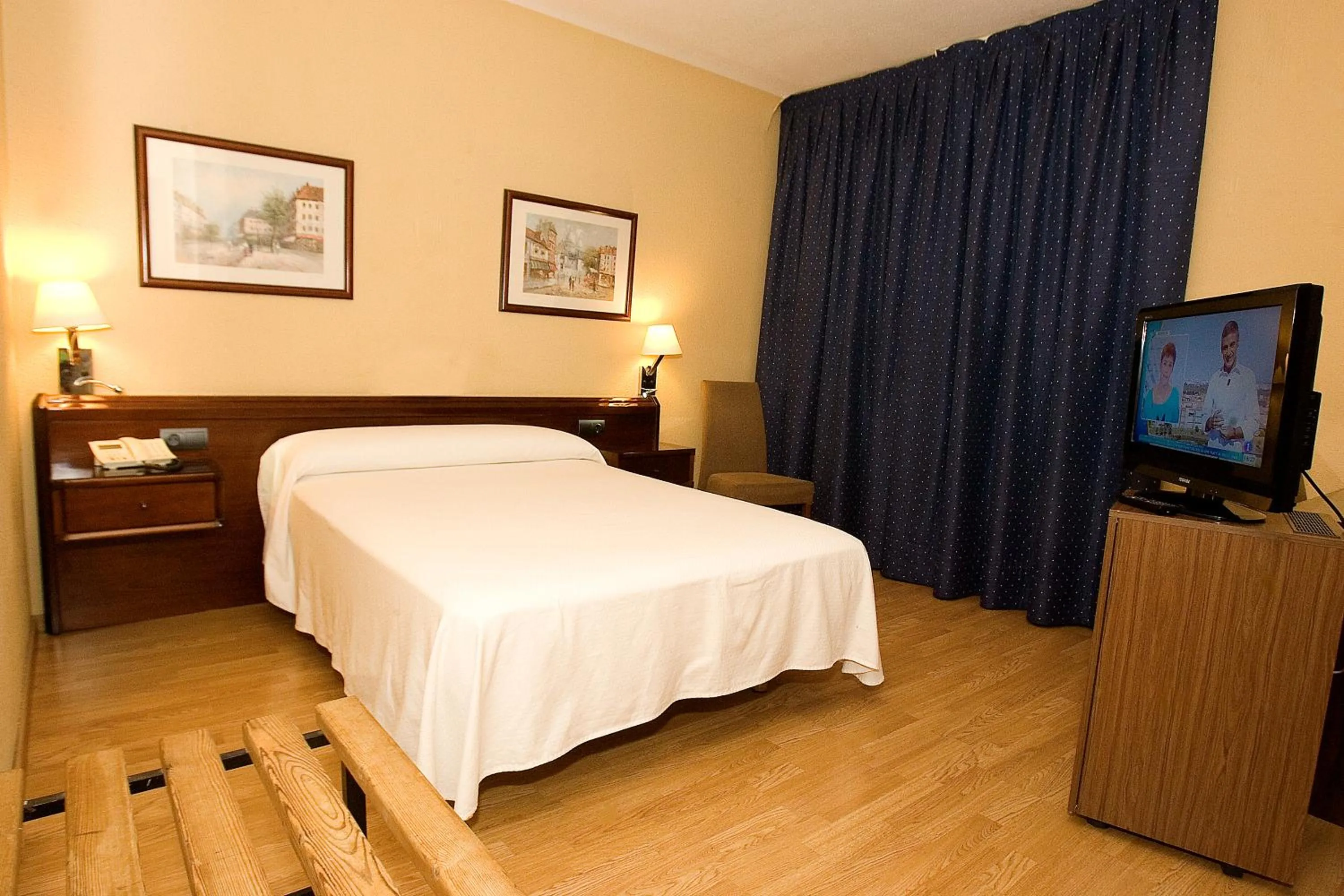 Photo of the whole room, Bed in Vernisa