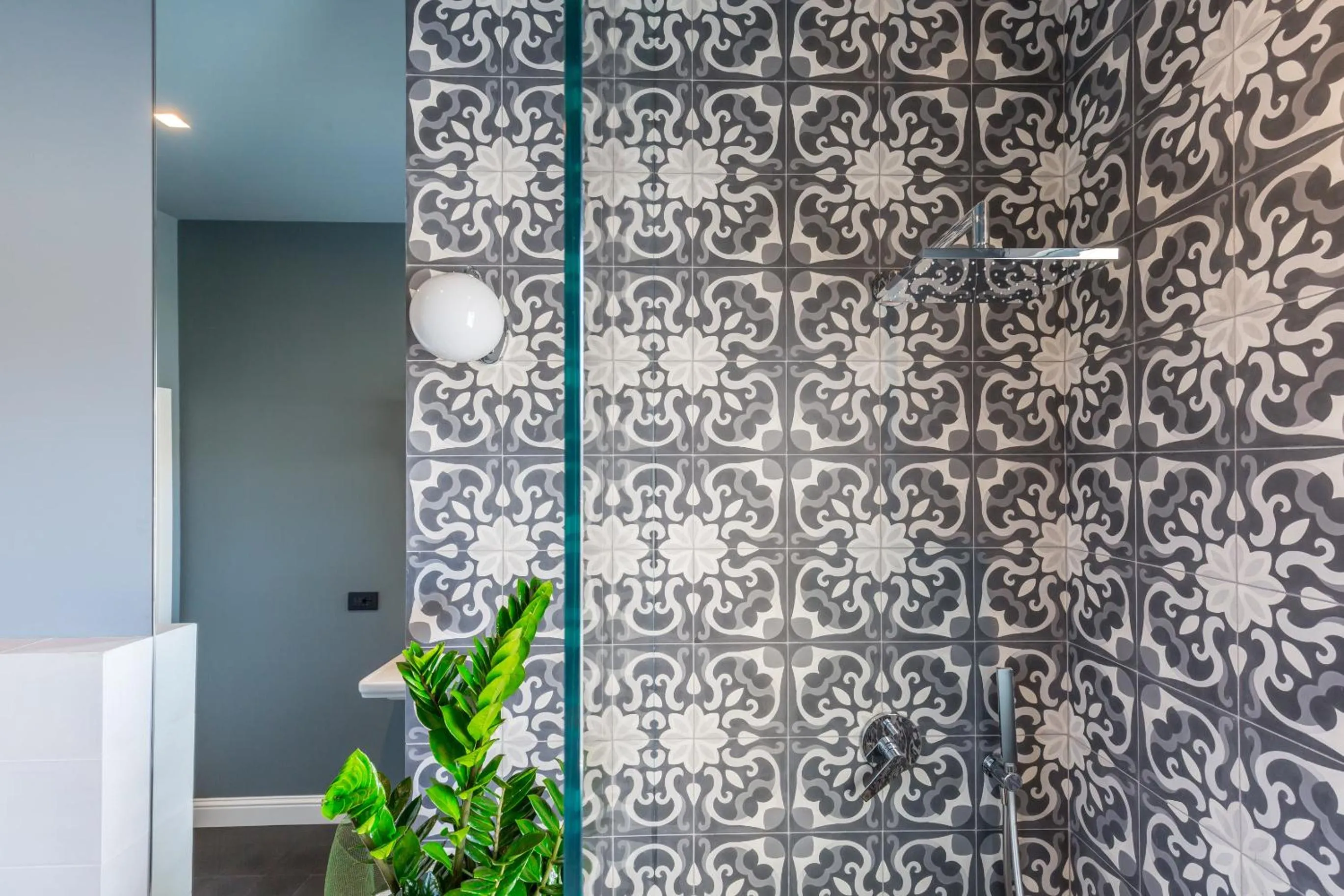 Shower in Villa Raphael