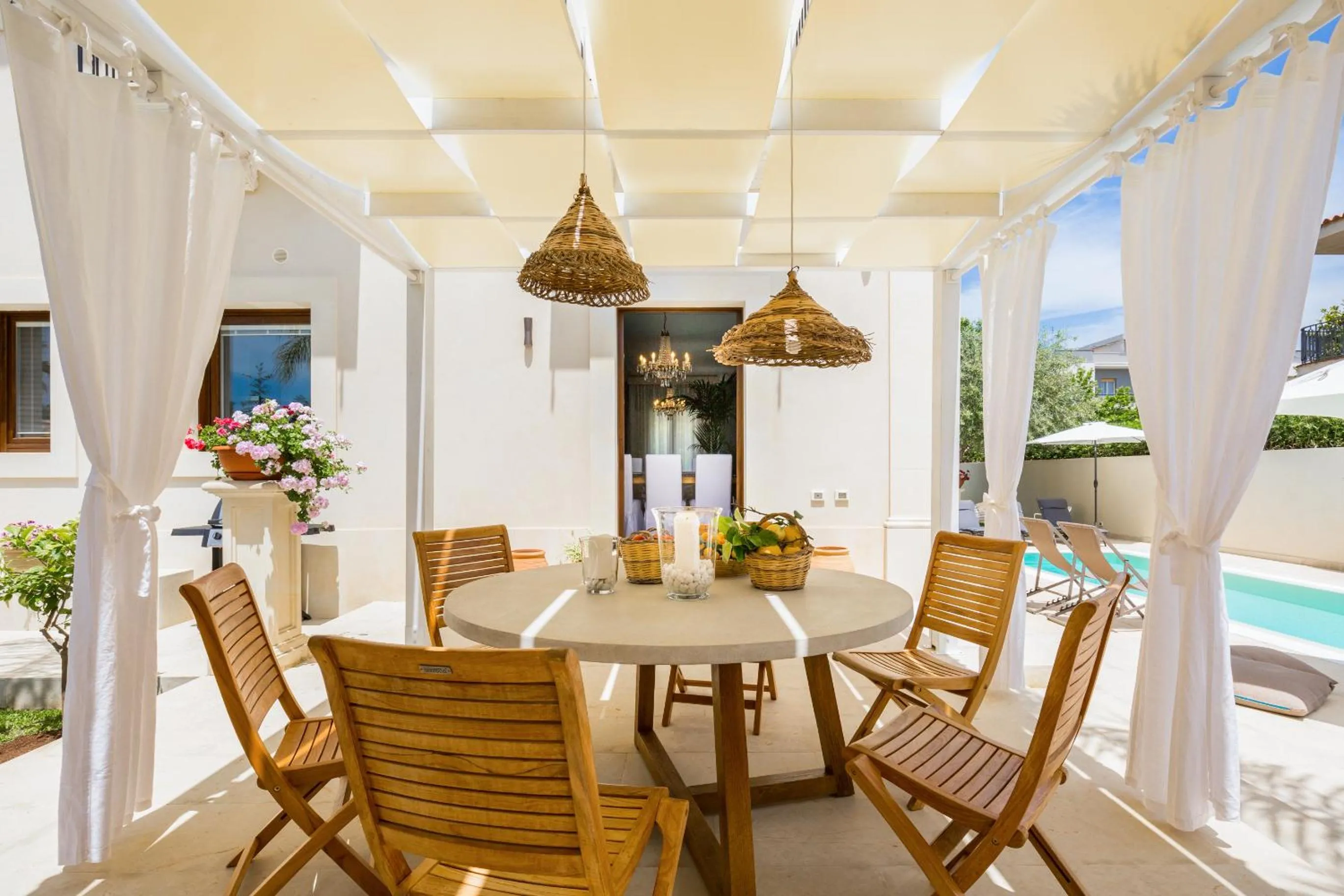 Dining area in Villa Raphael