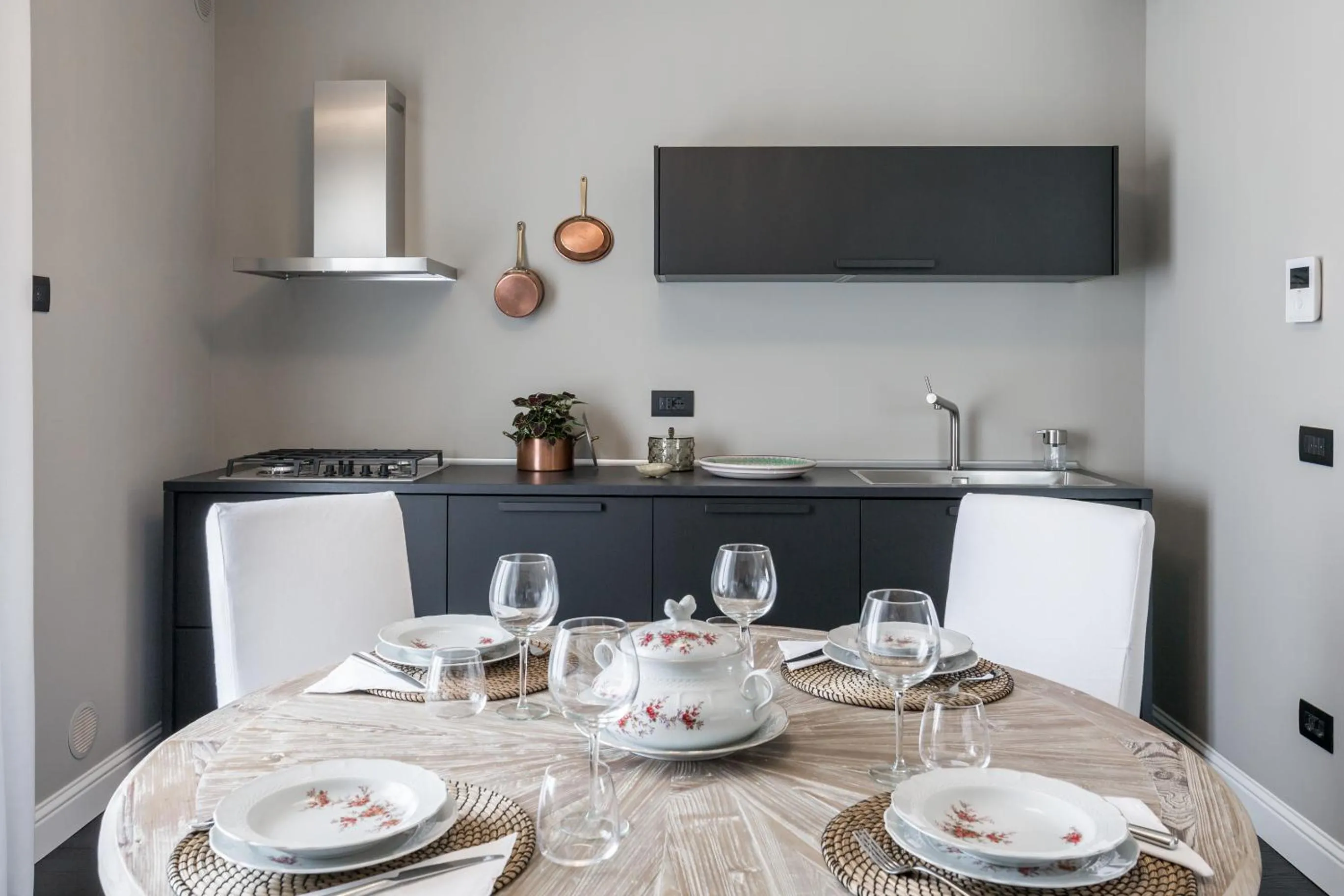 Kitchen or kitchenette in Villa Raphael