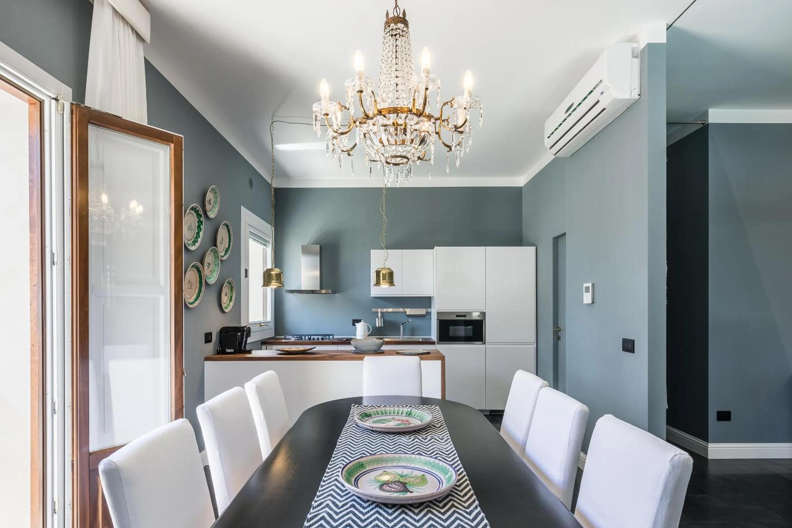 Kitchen or kitchenette in Villa Raphael