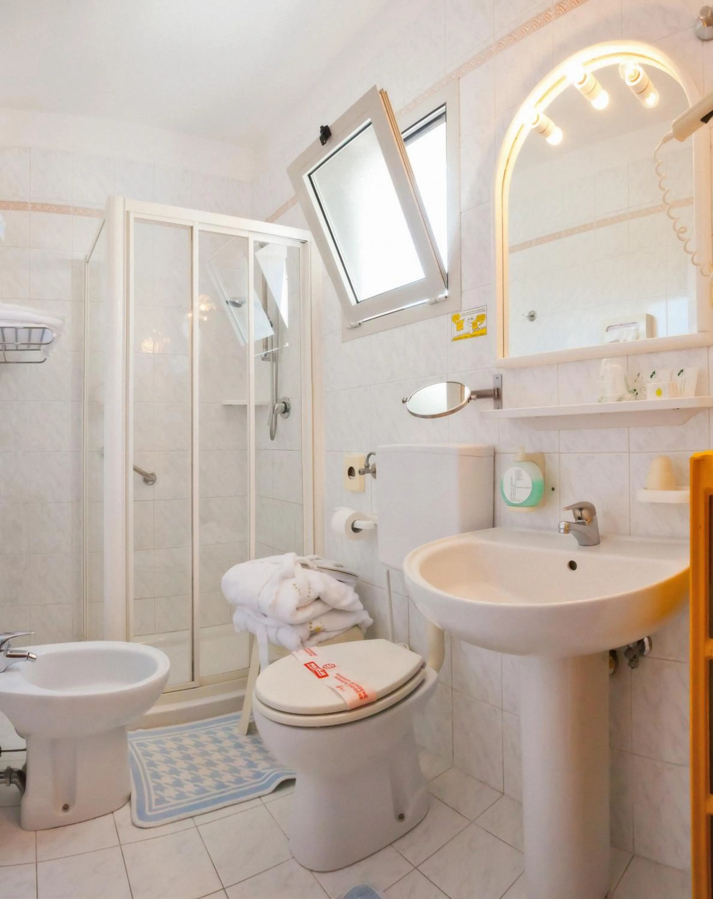 Shower in Hotel Marzia Holiday Queen