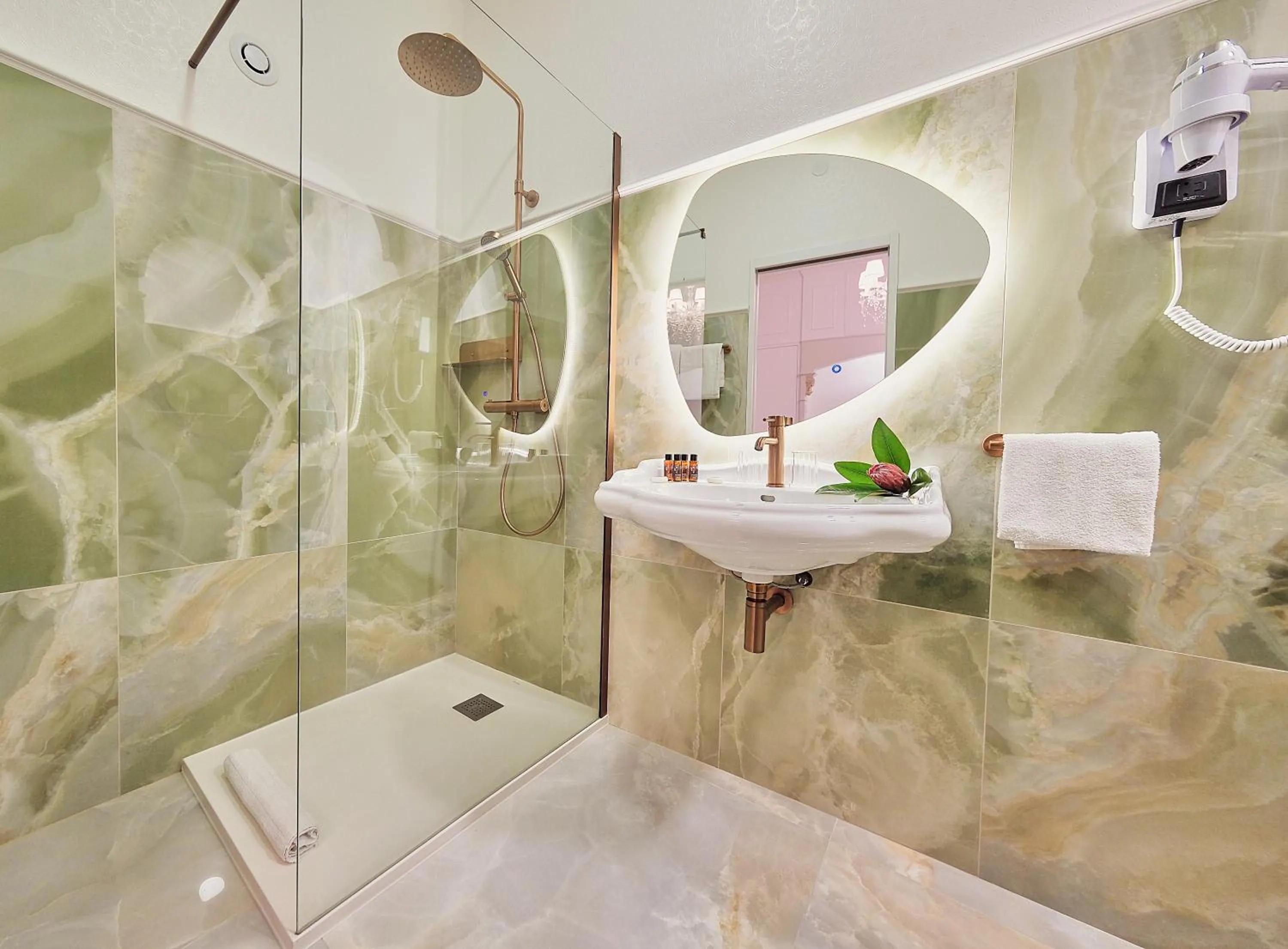 Shower in Le Magnolia