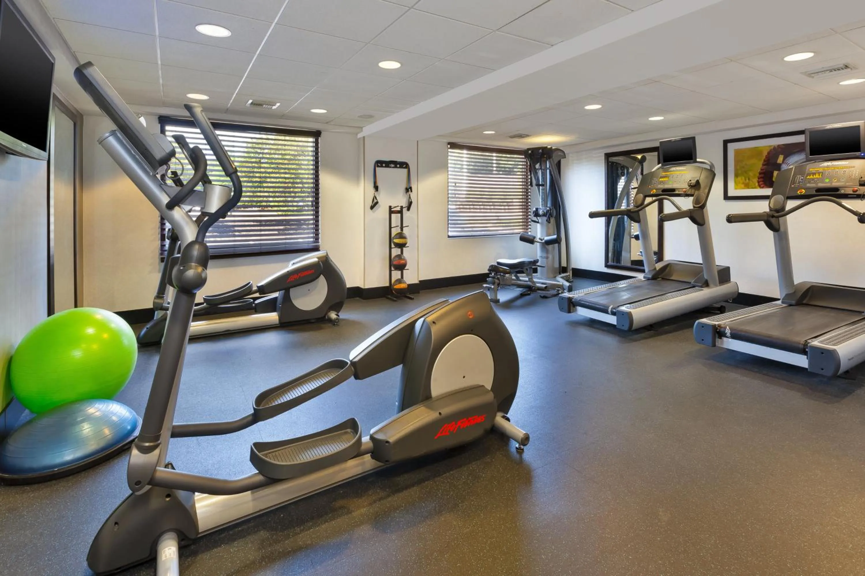 Fitness centre/facilities in Holiday Inn Express - Waldorf by IHG