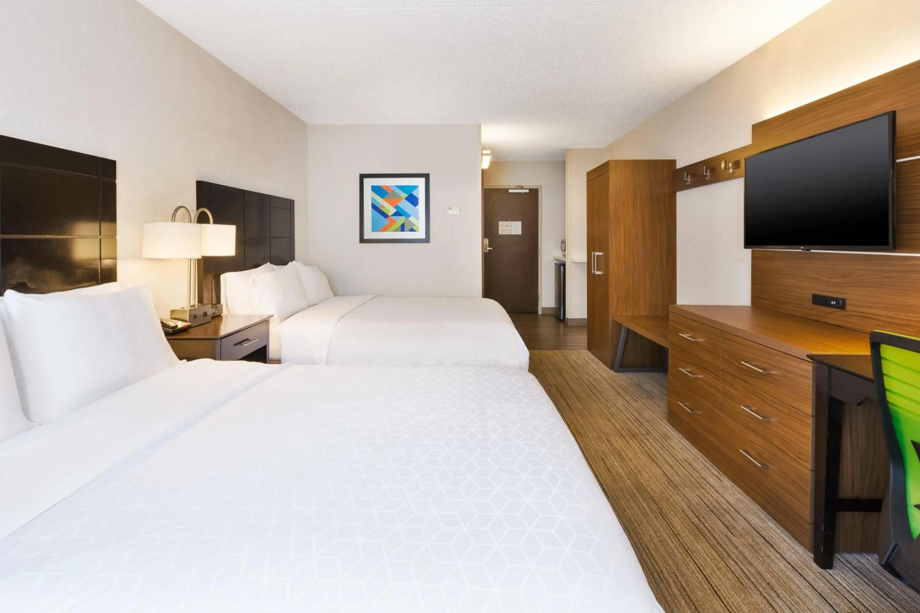 Photo of the whole room, Bed in Holiday Inn Express - Waldorf by IHG