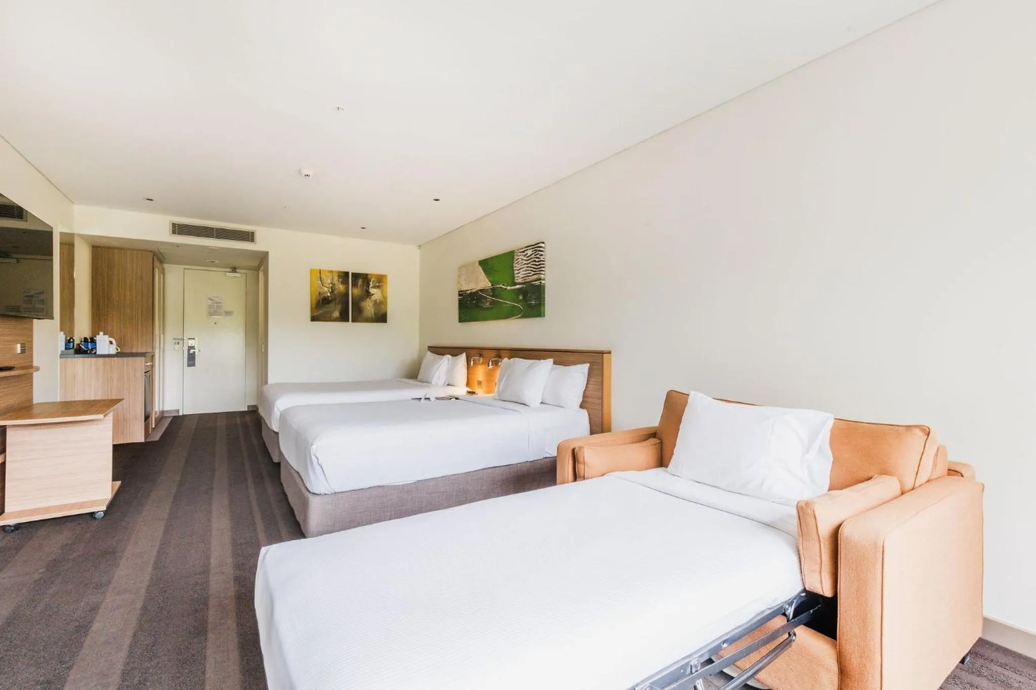 Photo of the whole room, Bed in Crowne Plaza Canberra by IHG