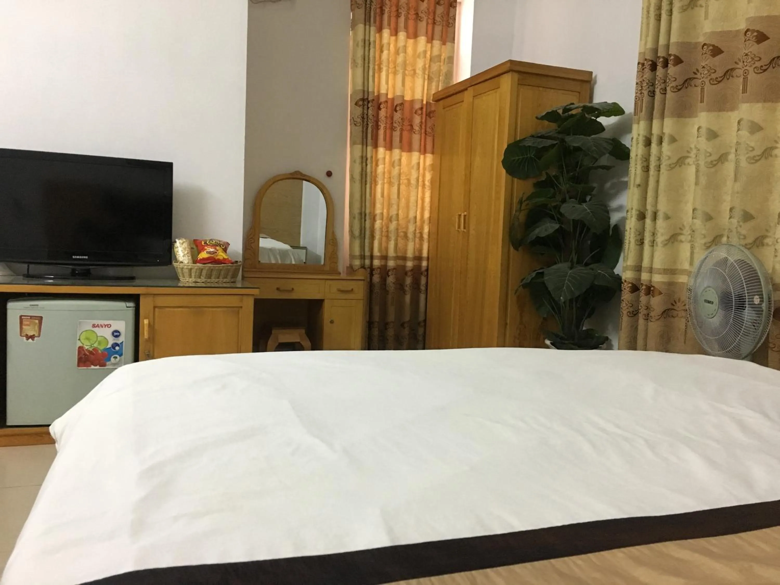 Property building, Bed in Hotel Hoang Gia