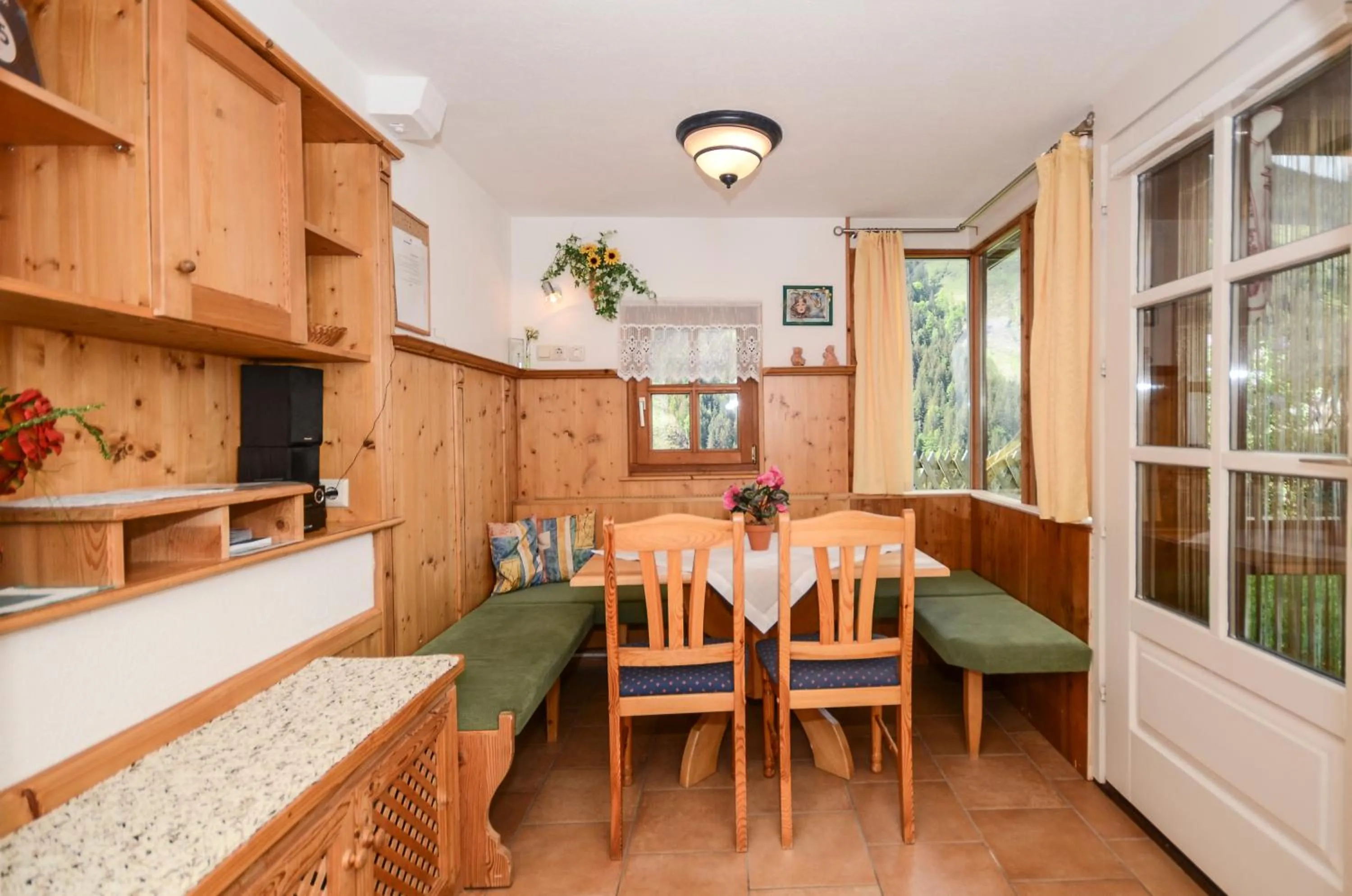 Dining area in MH Appartement Hochwimmer