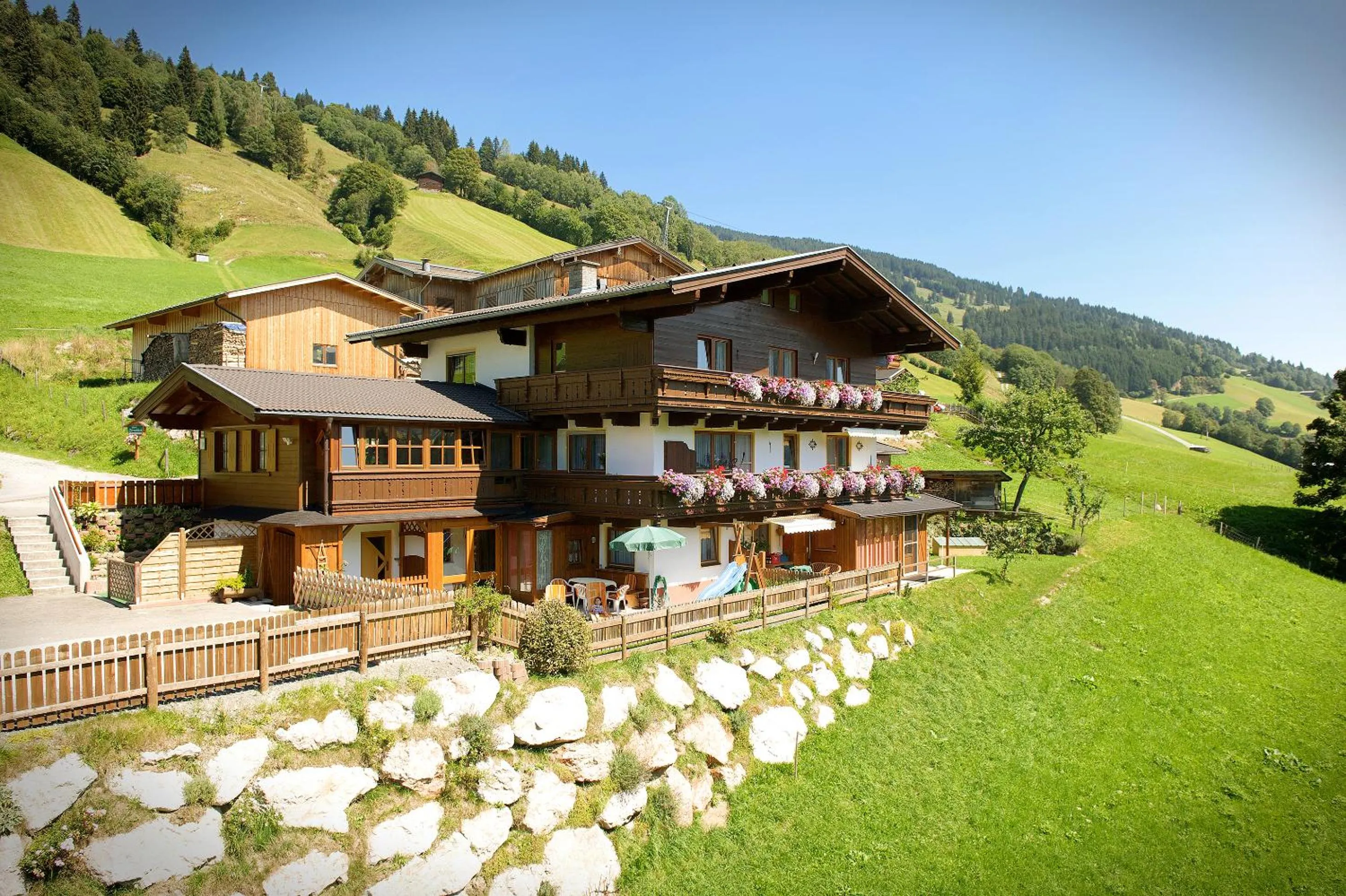 Property building in Landhuis Bartolot