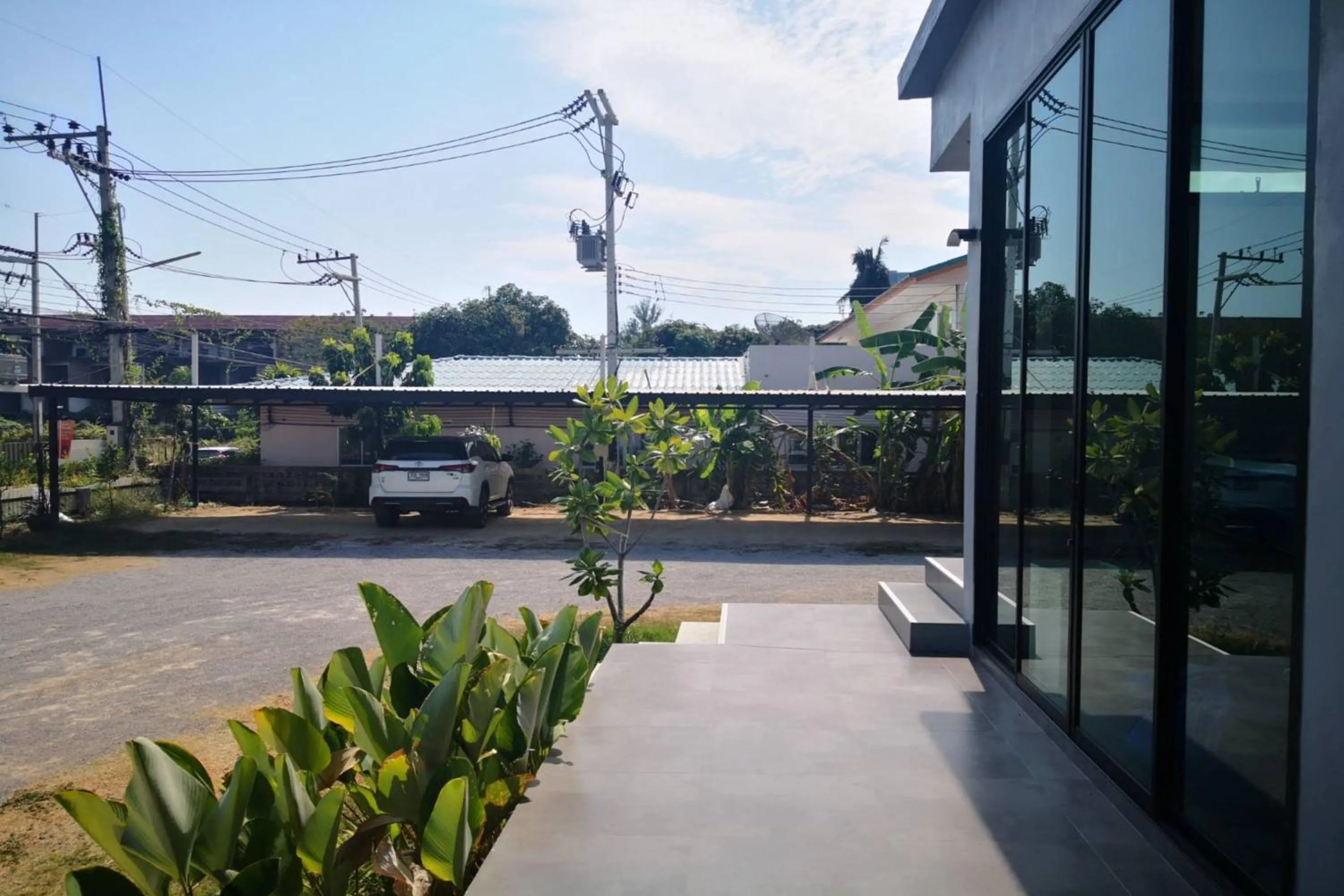 Parking in Mayor Hotel Villa Cha Am