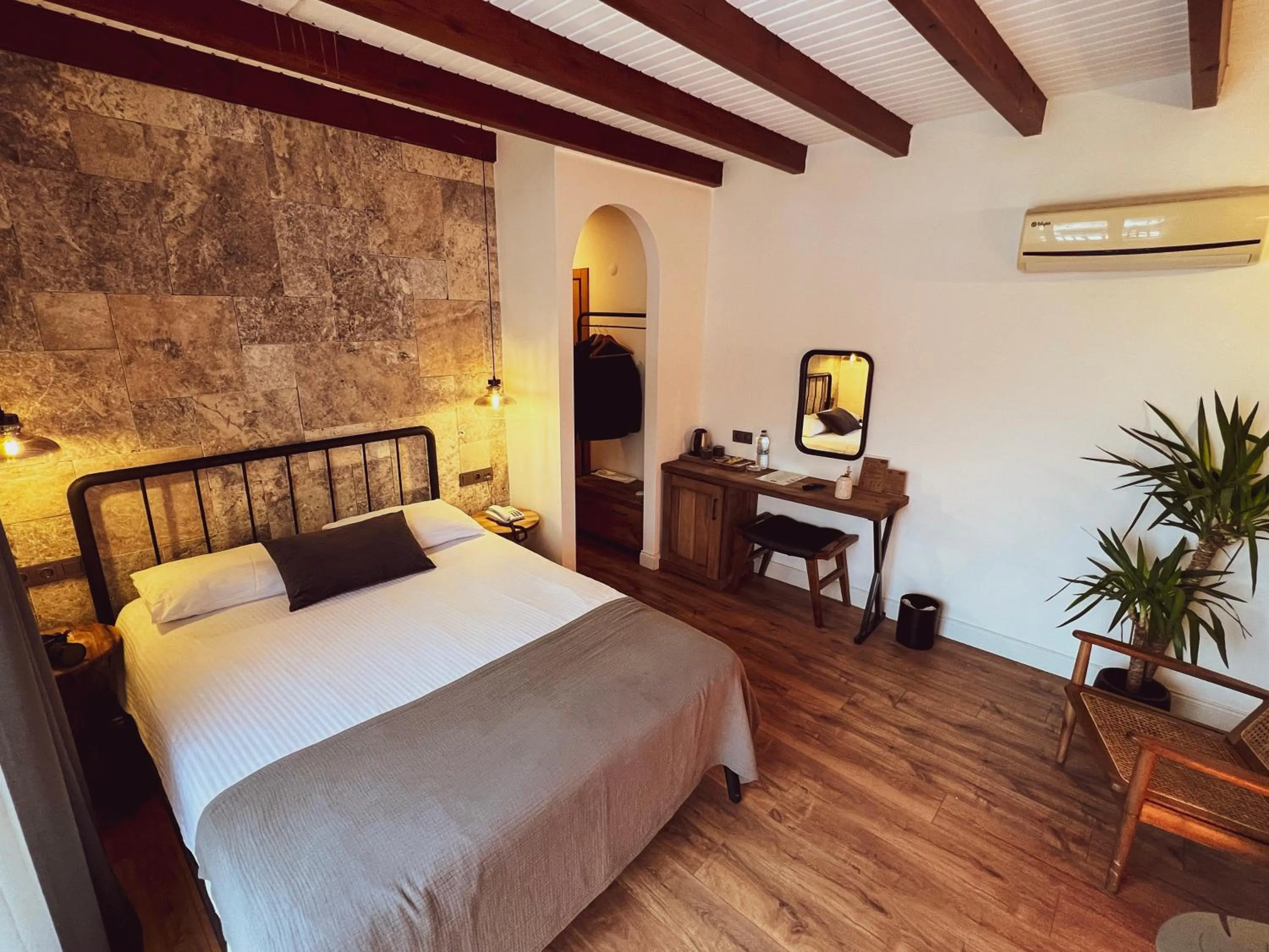 Deluxe Double Room with Balcony in Cevizdibi Hotel