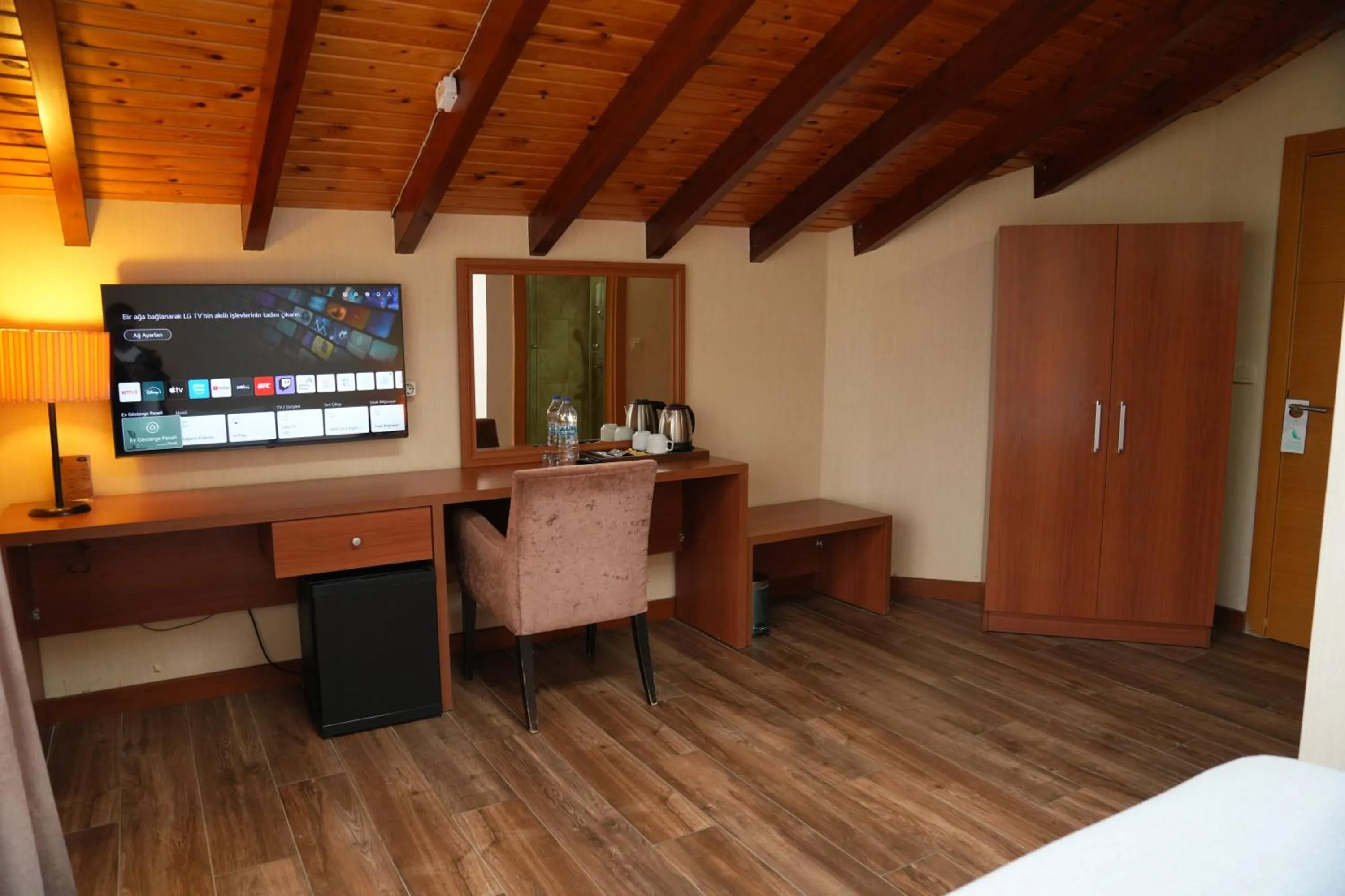 TV and multimedia, Bed in Cevizdibi Hotel