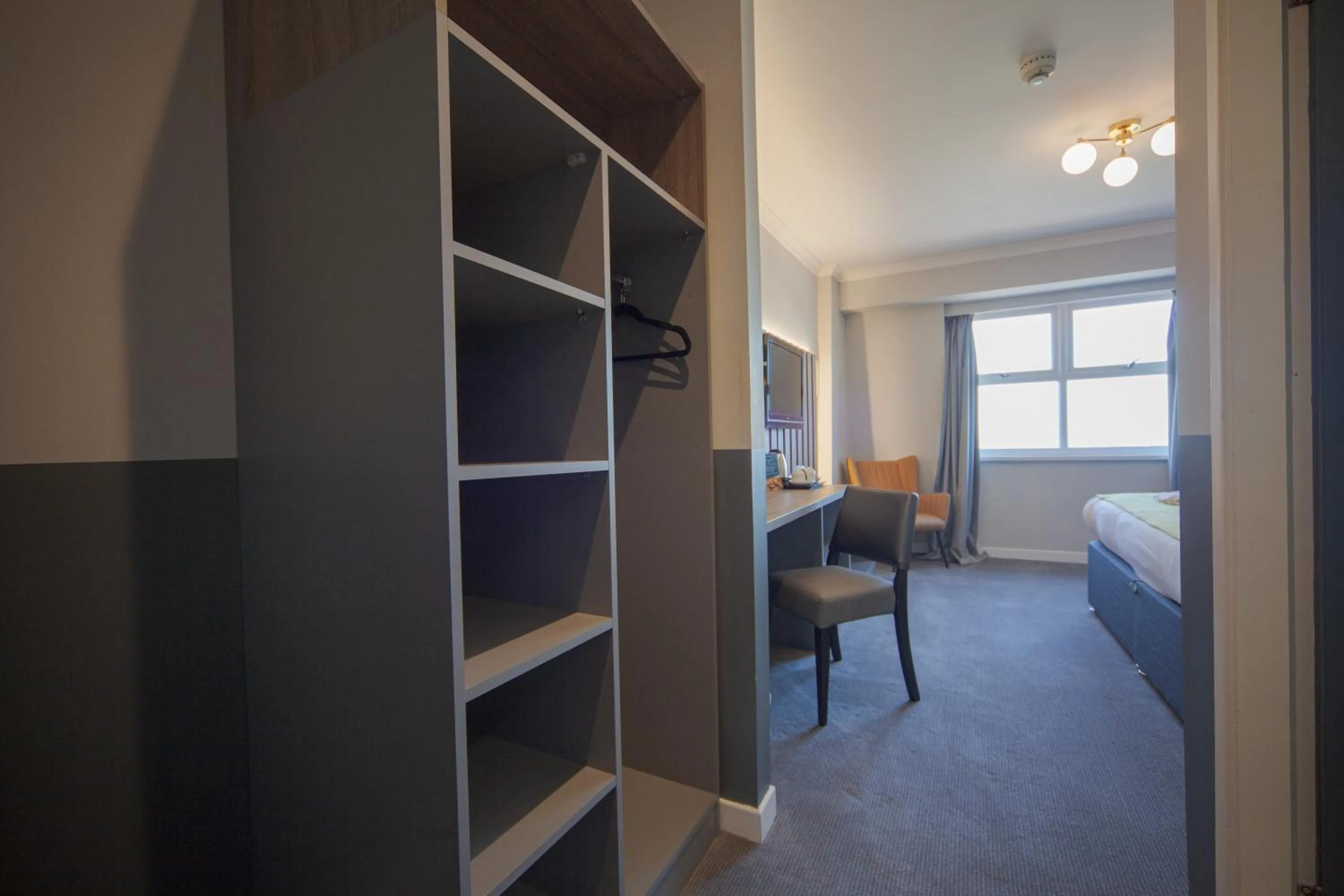 Bedroom, Bed in Highfield Hotel