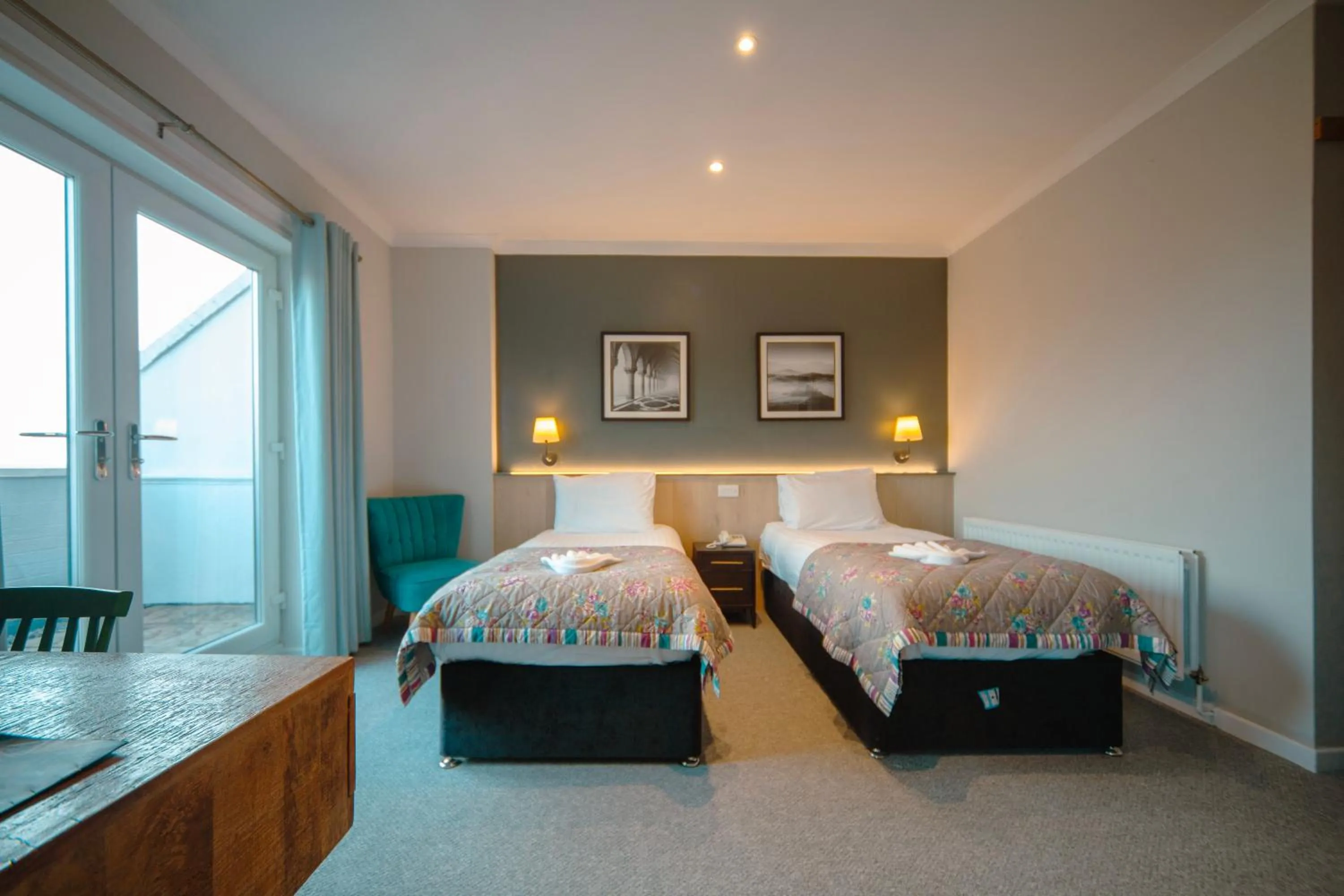 Bedroom, Bed in Highfield Hotel