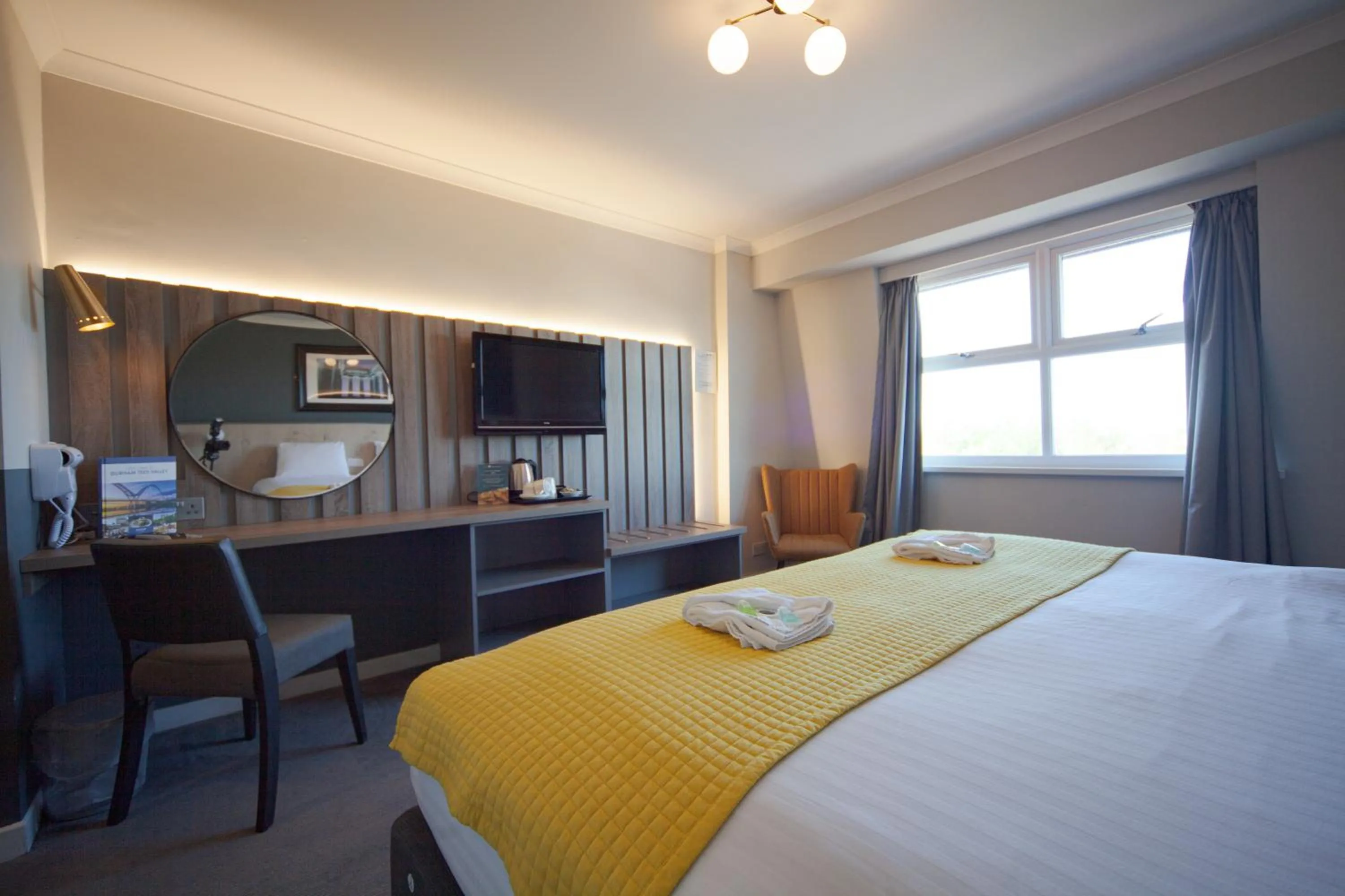 Bedroom, Bed in Highfield Hotel