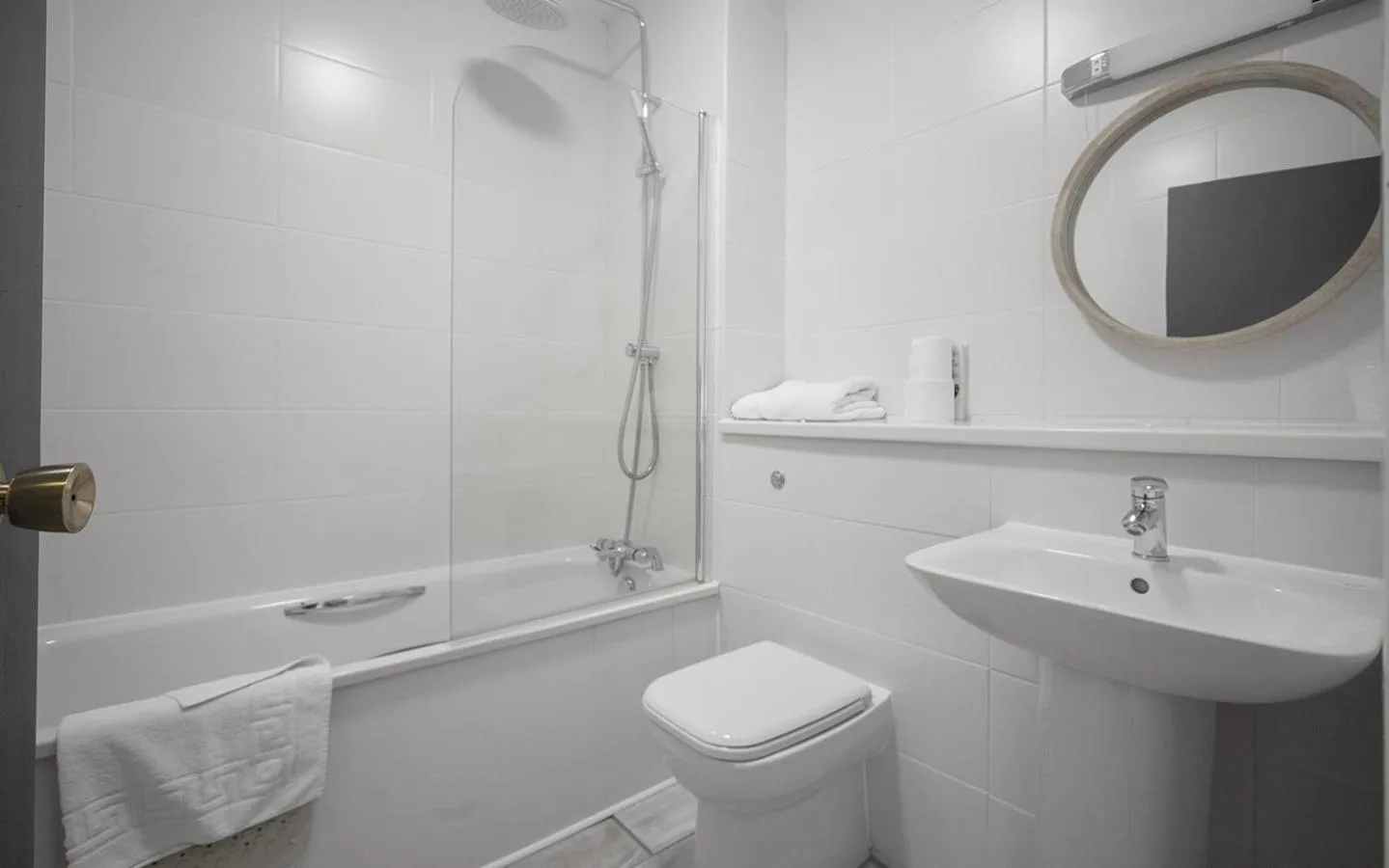 Bathroom in Highfield Hotel