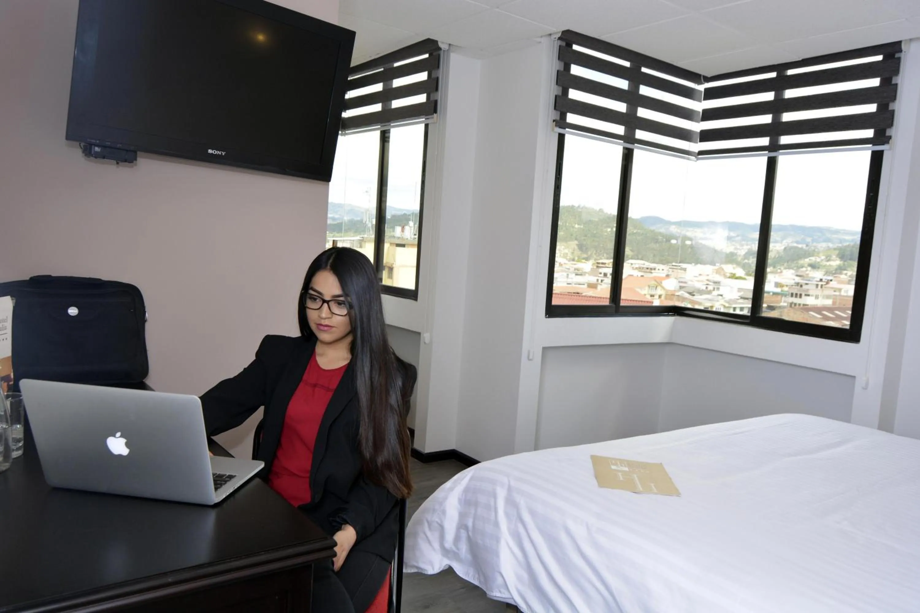 Communal lounge/ TV room, Bed in Hotel Italia Cuenca - Tranvia Centro & Aeropuerto