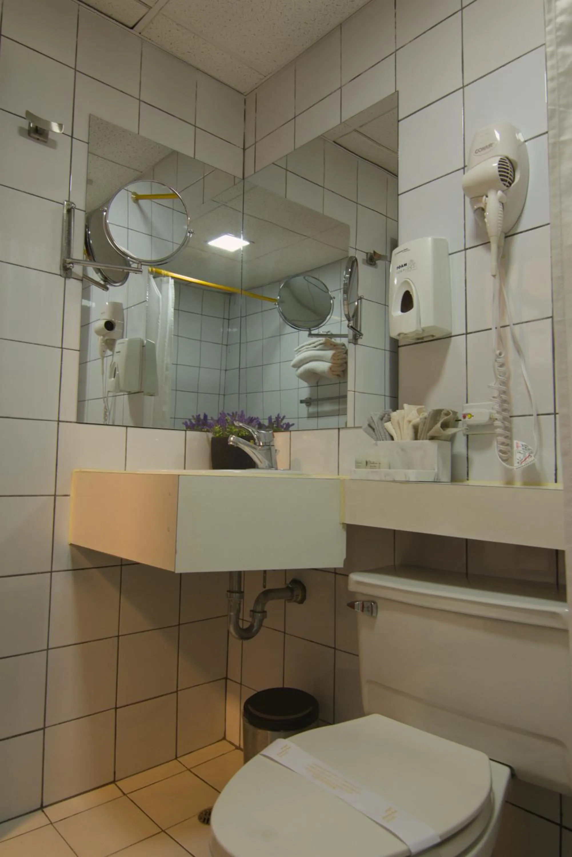 Toilet in Hotel Italia Cuenca - Tranvia Centro & Aeropuerto