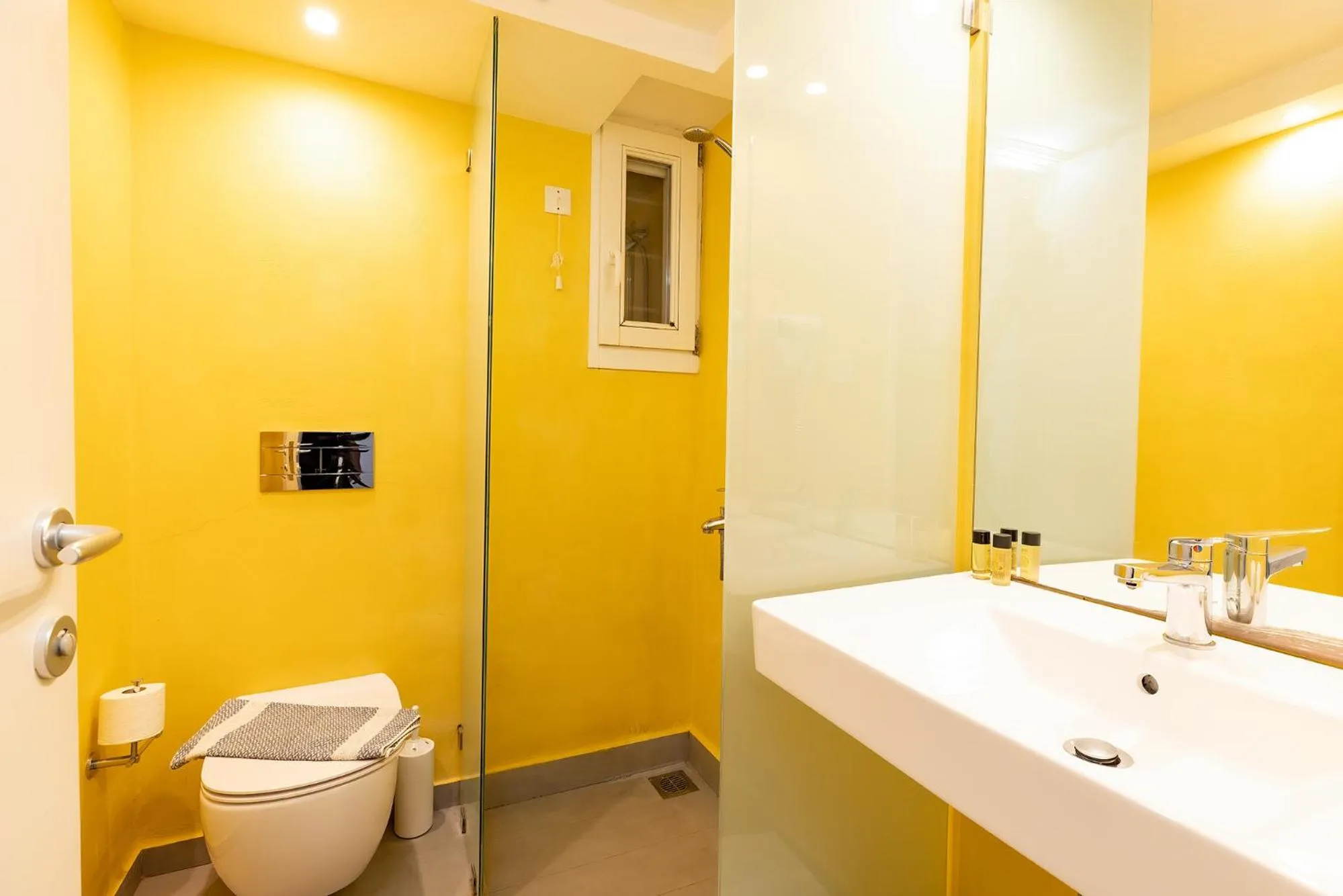 Bathroom in Achilleas Pension