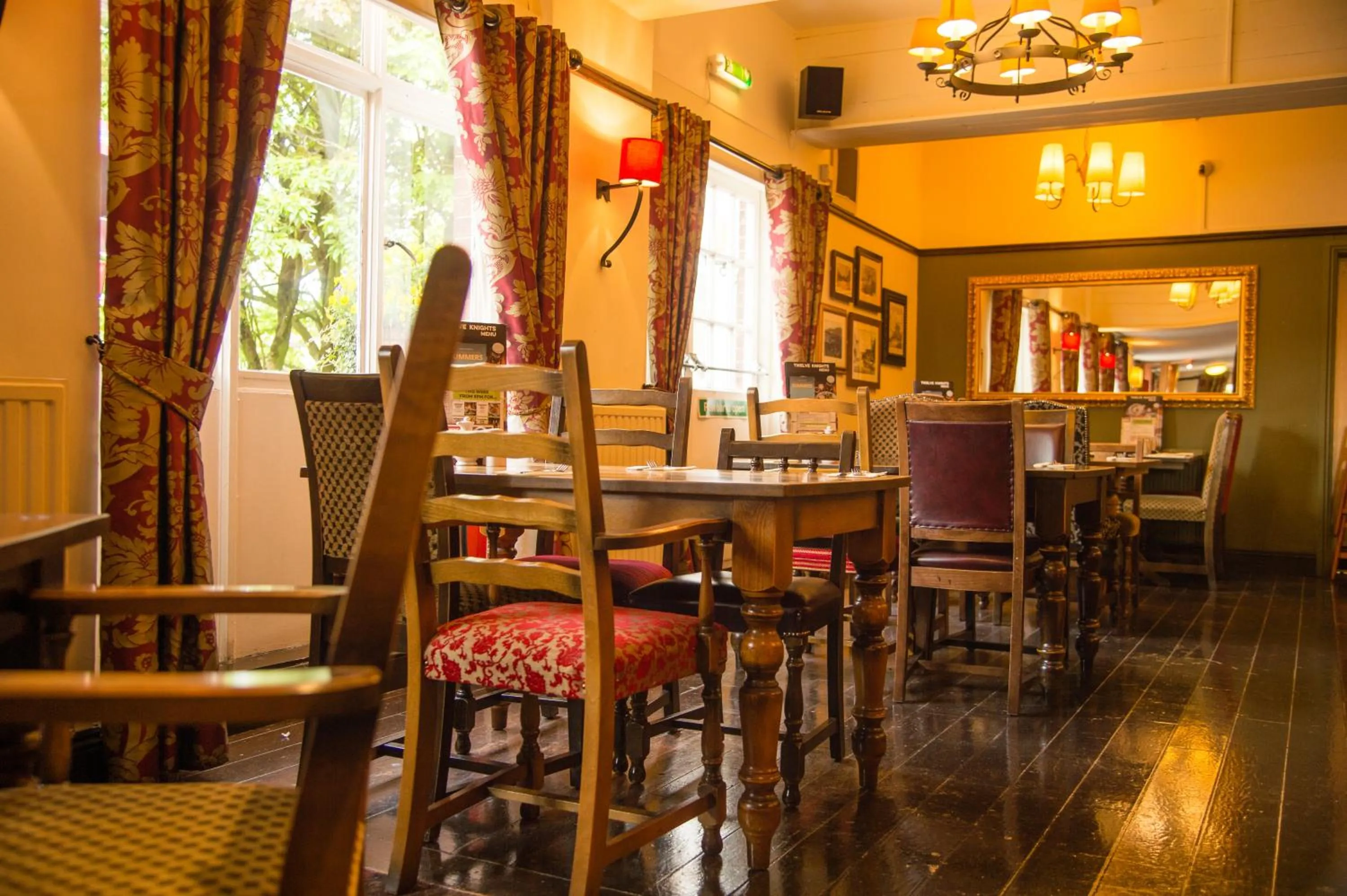 Restaurant/places to eat in The Twelve Knights