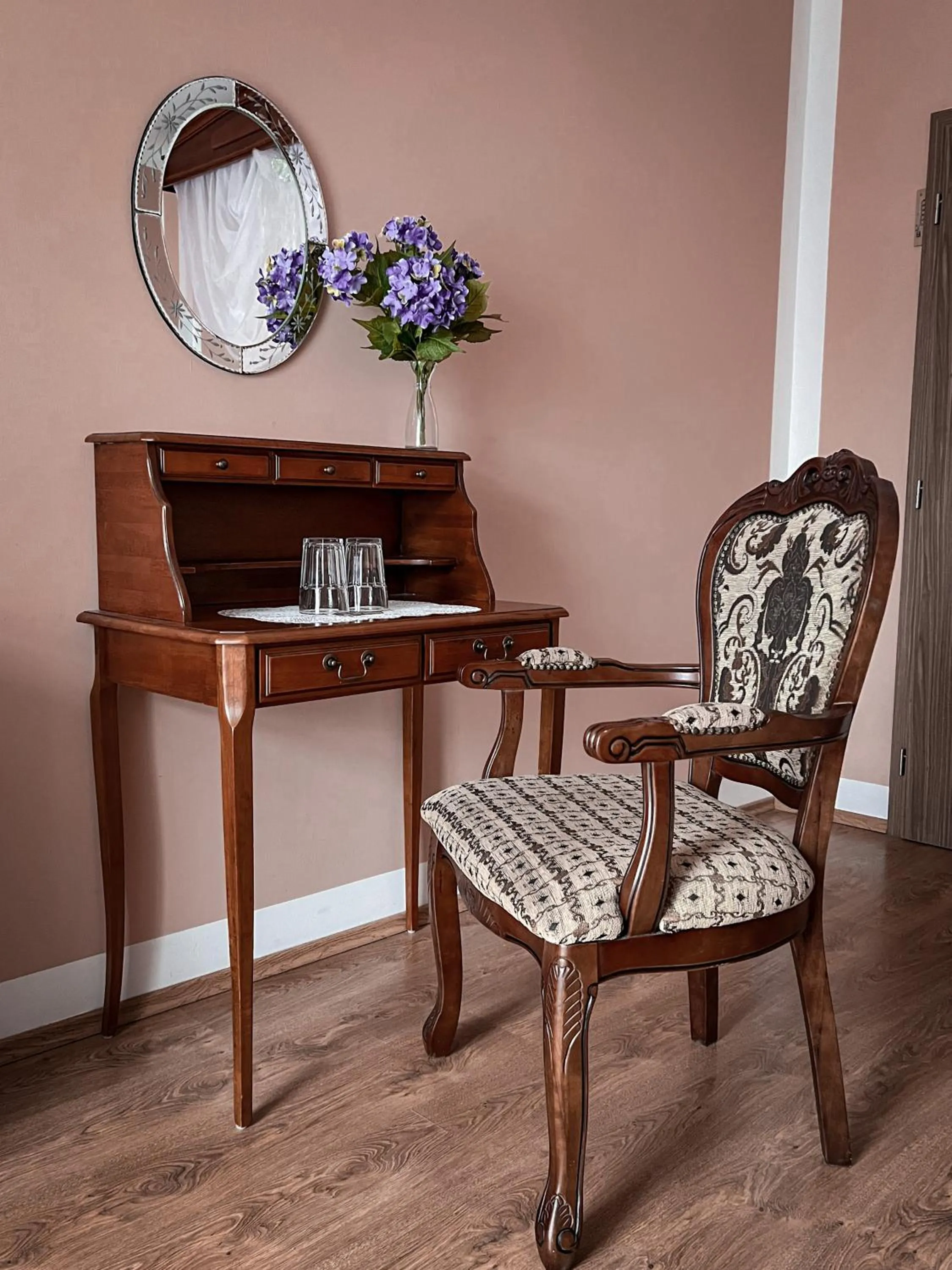 Photo of the whole room in Hotel Lony