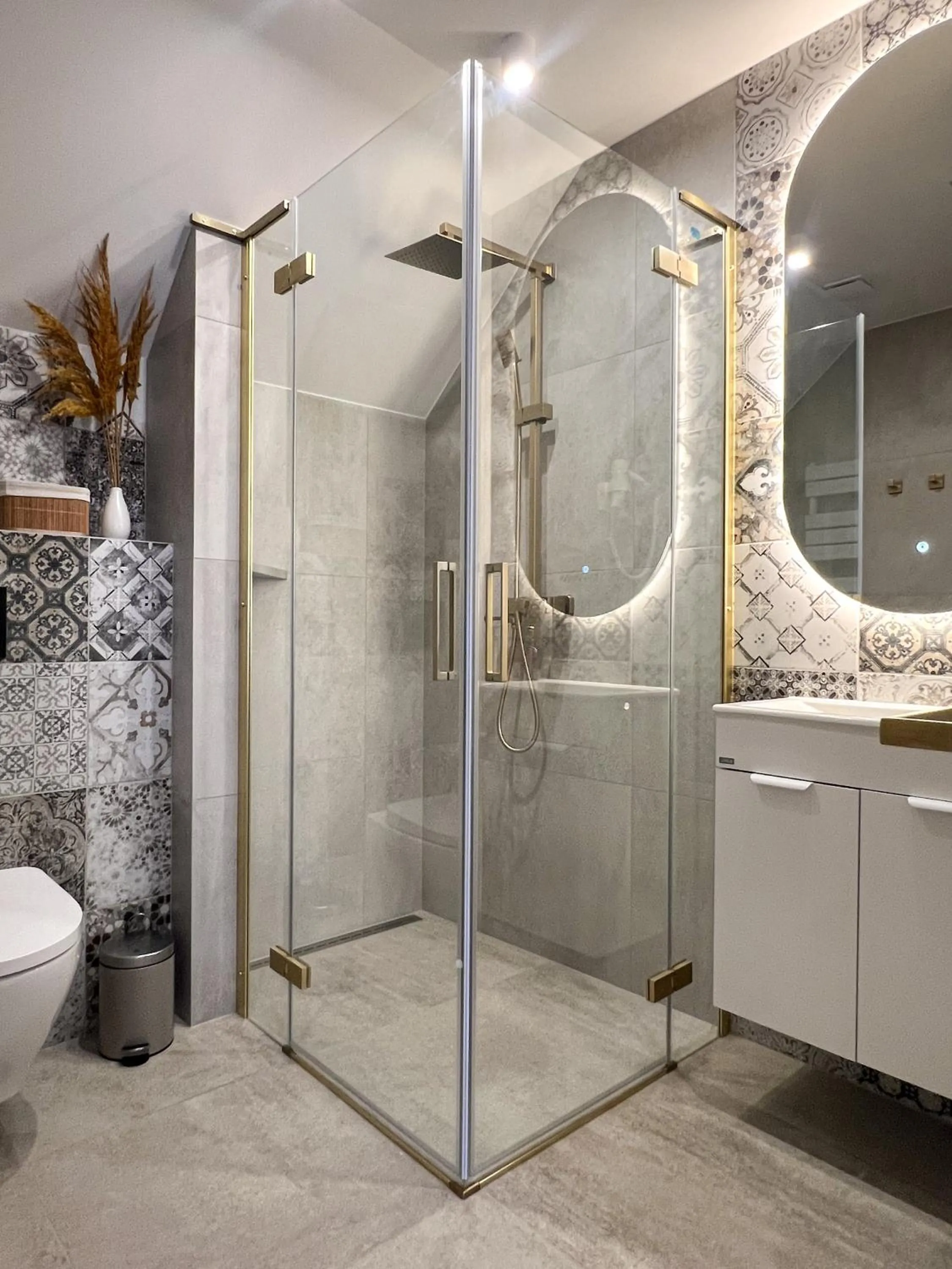 Shower in Hotel Lony