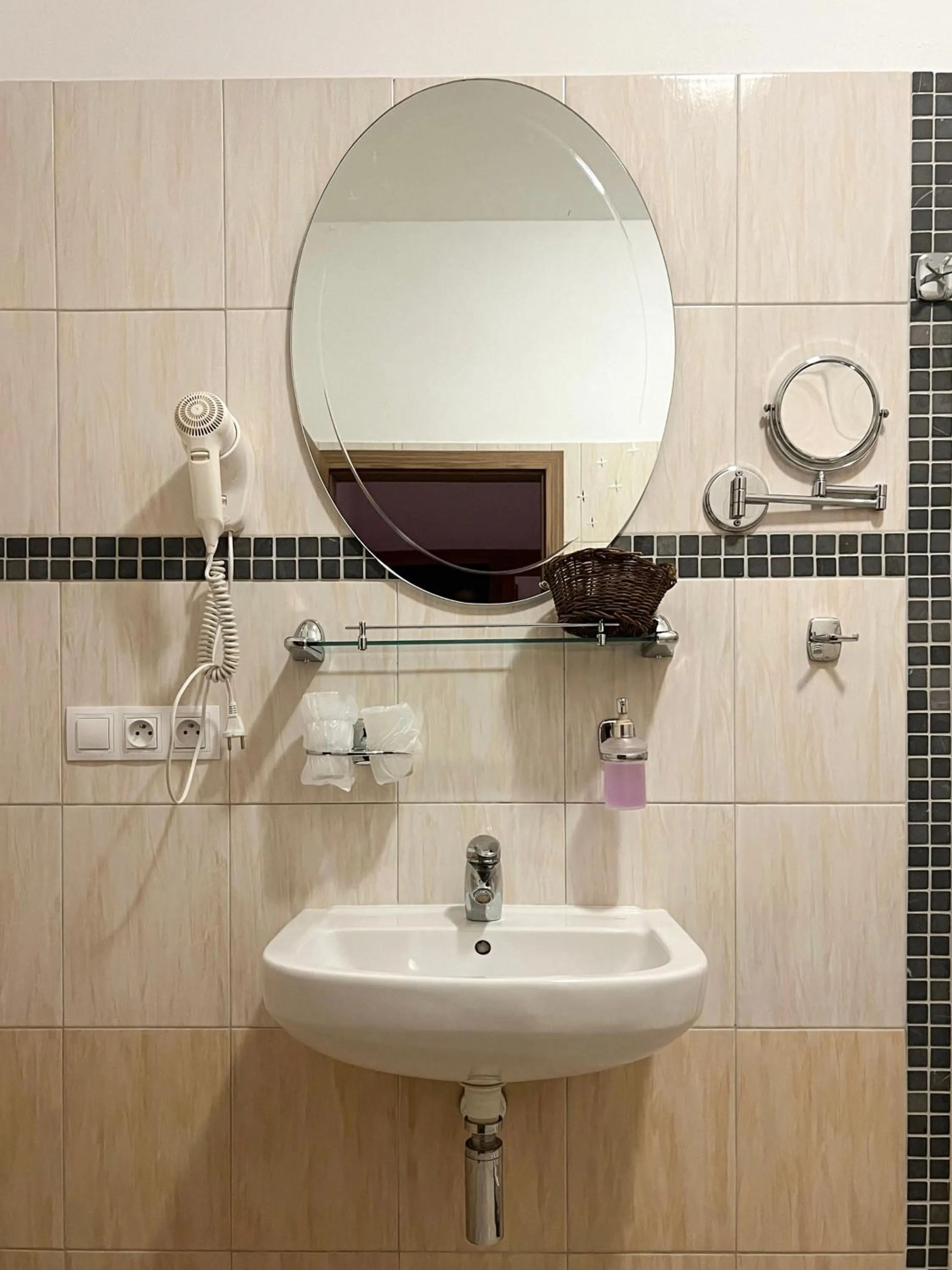 Photo of the whole room in Hotel Lony