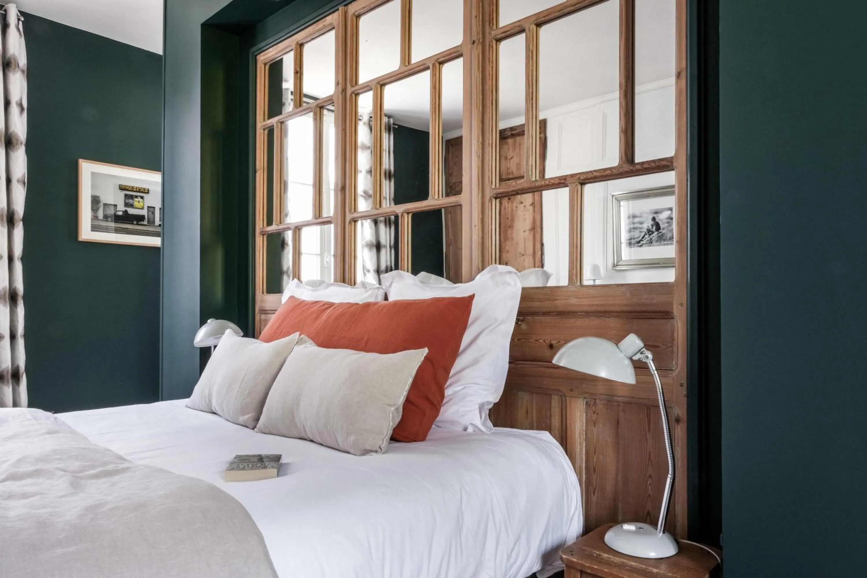 Bed in Au Velocipede