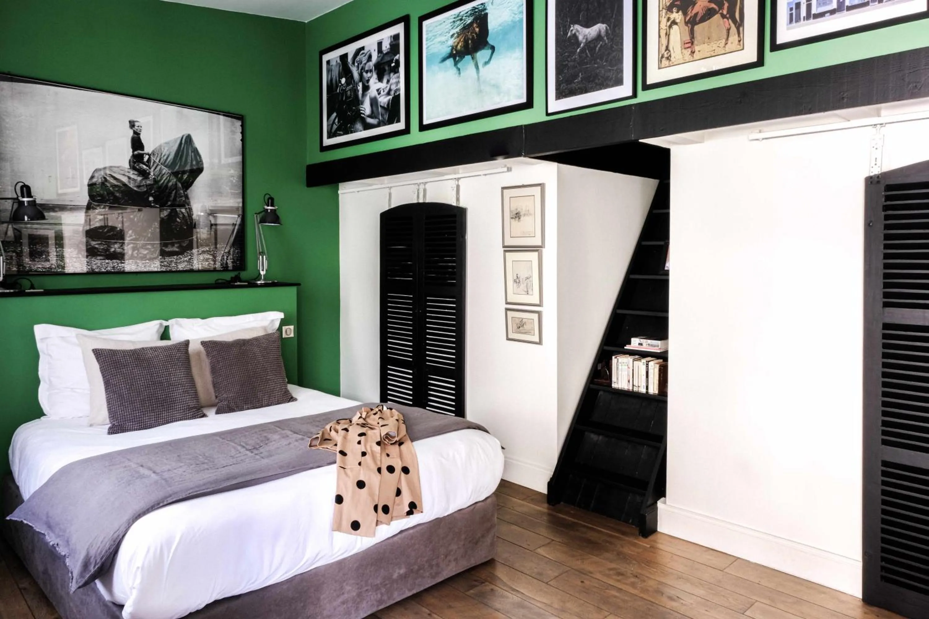 Bed in Au Velocipede