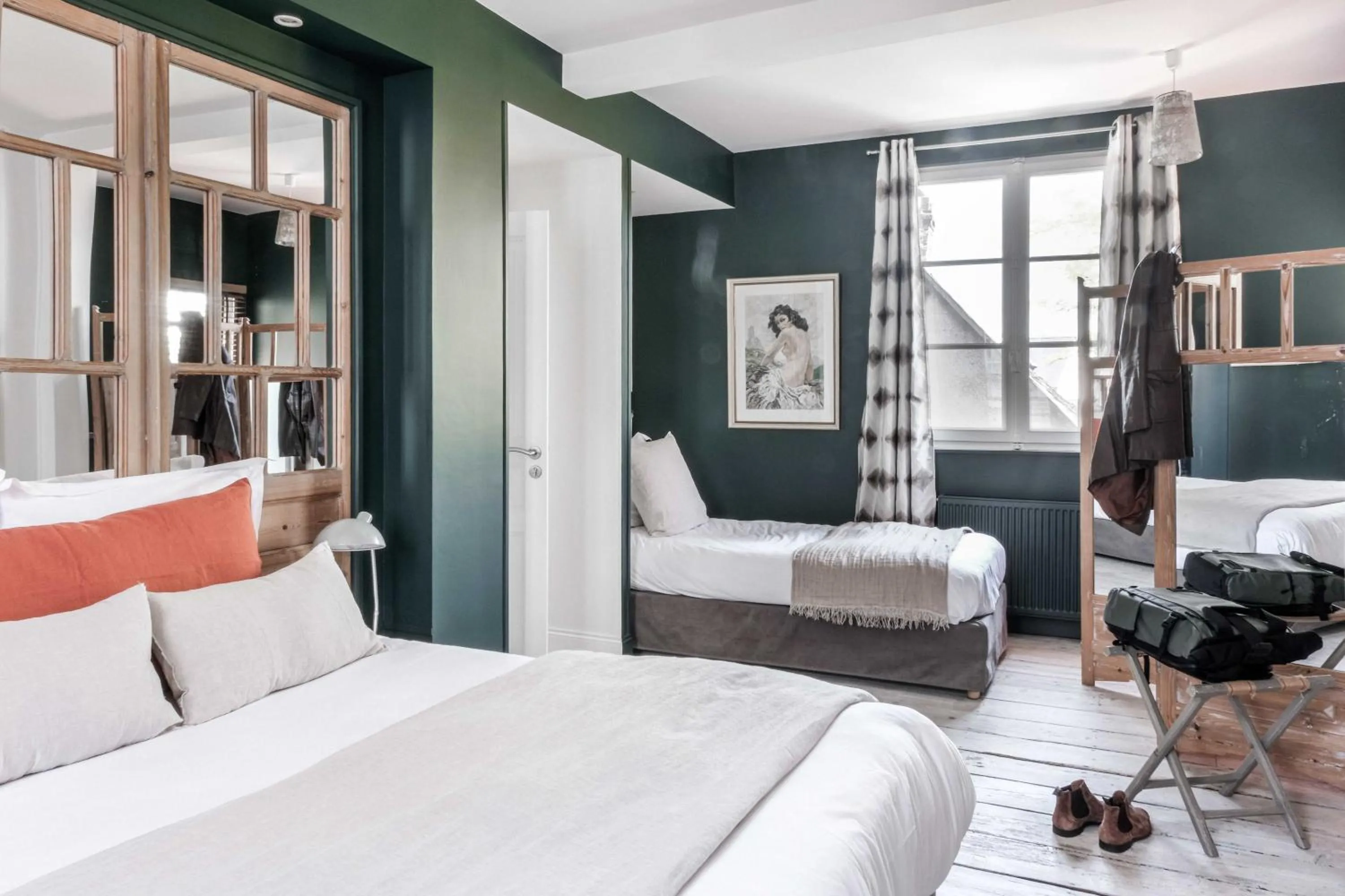 Bed in Au Velocipede