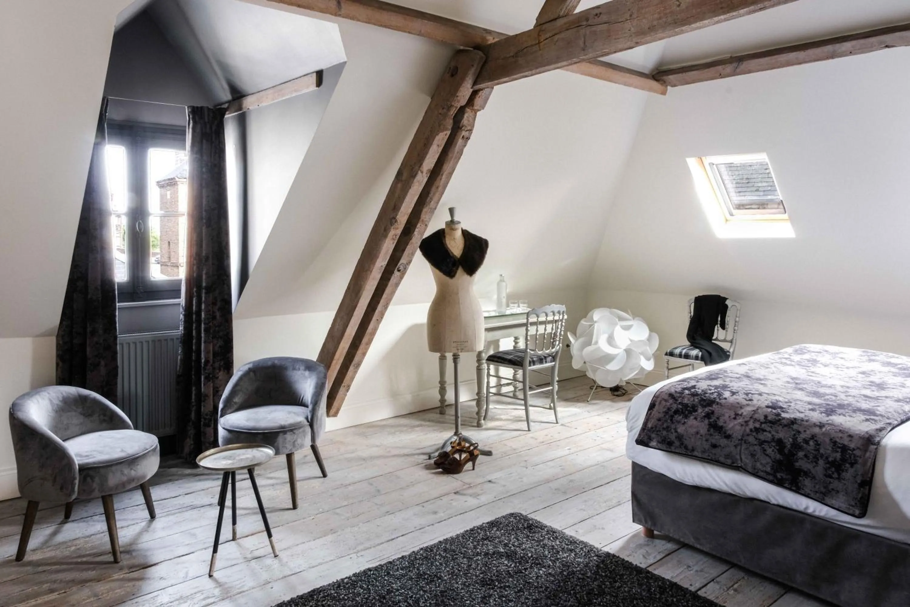 Bed in Au Velocipede