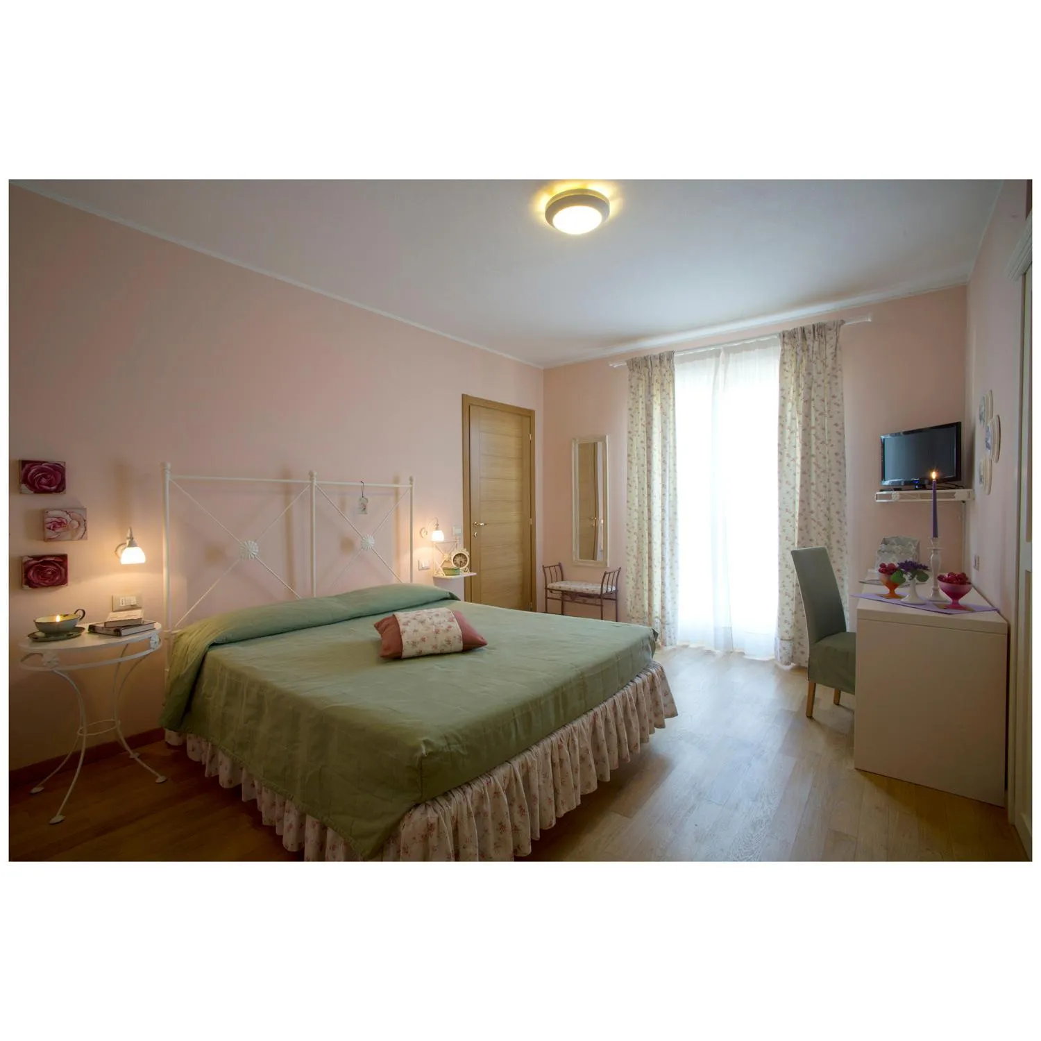 Photo of the whole room, Bed in Cà Del Moro Resort & SPA