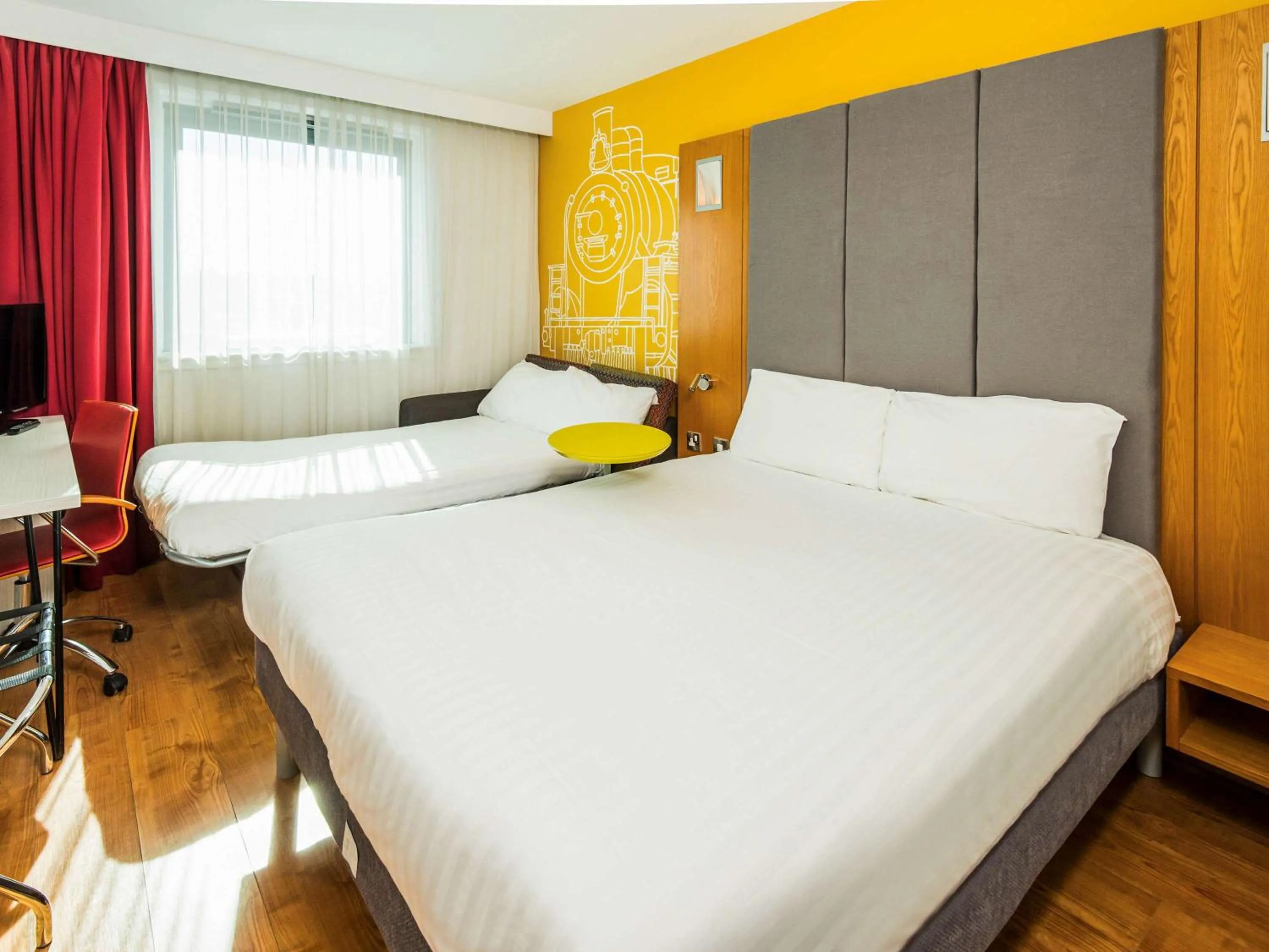 Photo of the whole room, Bed in ibis Styles Crewe