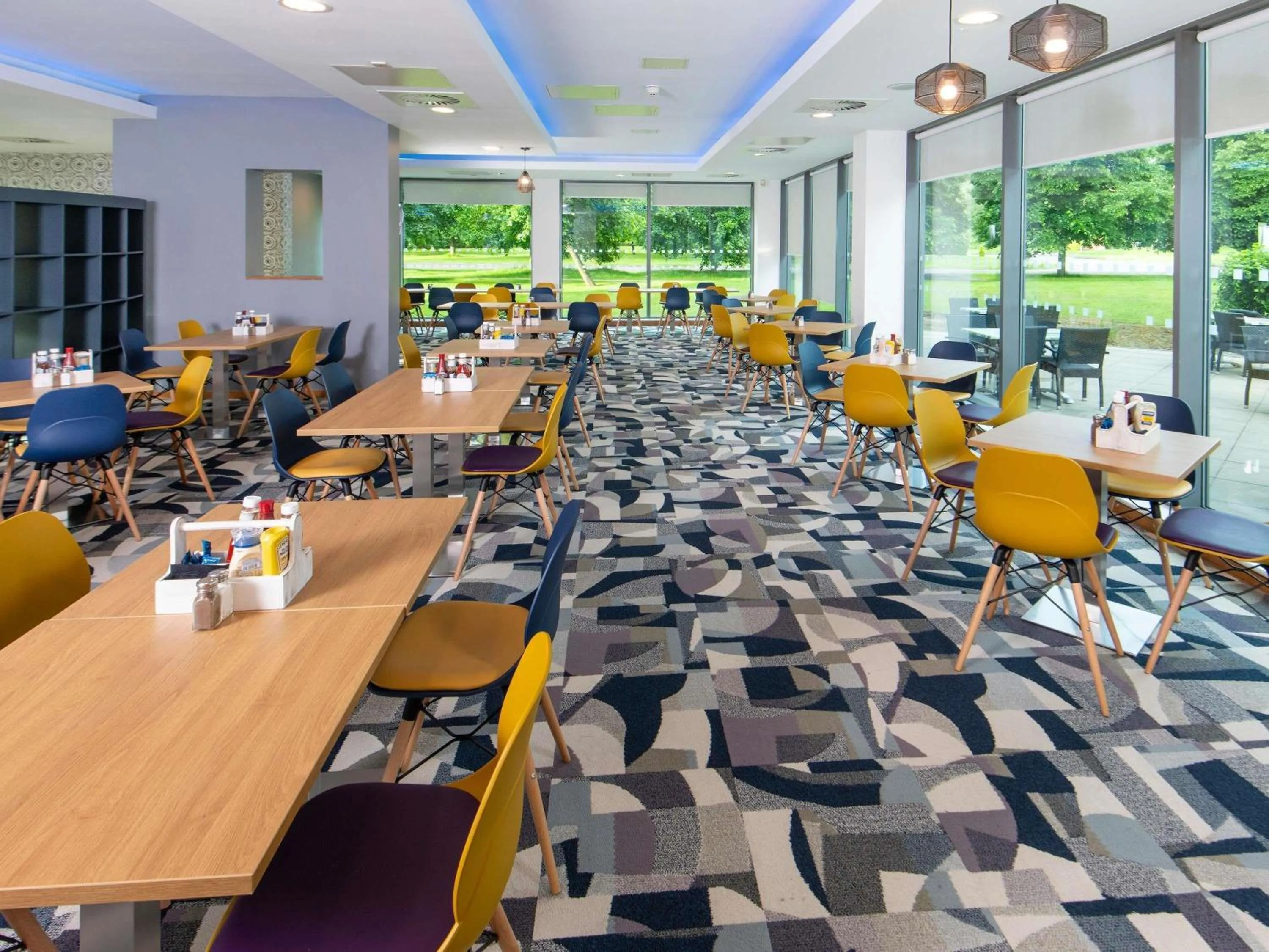 Restaurant/places to eat in ibis Styles Crewe