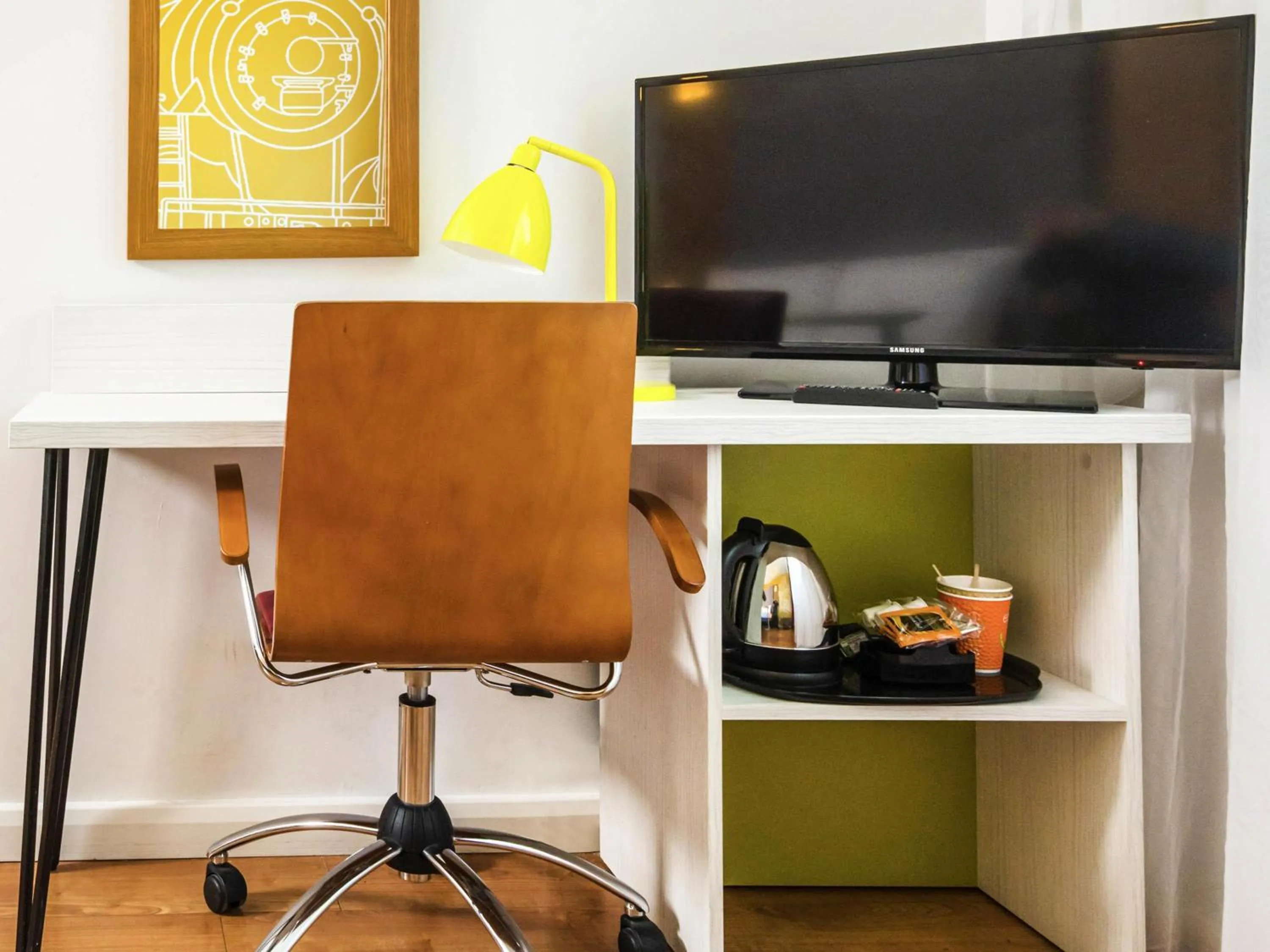 Bedroom in ibis Styles Crewe