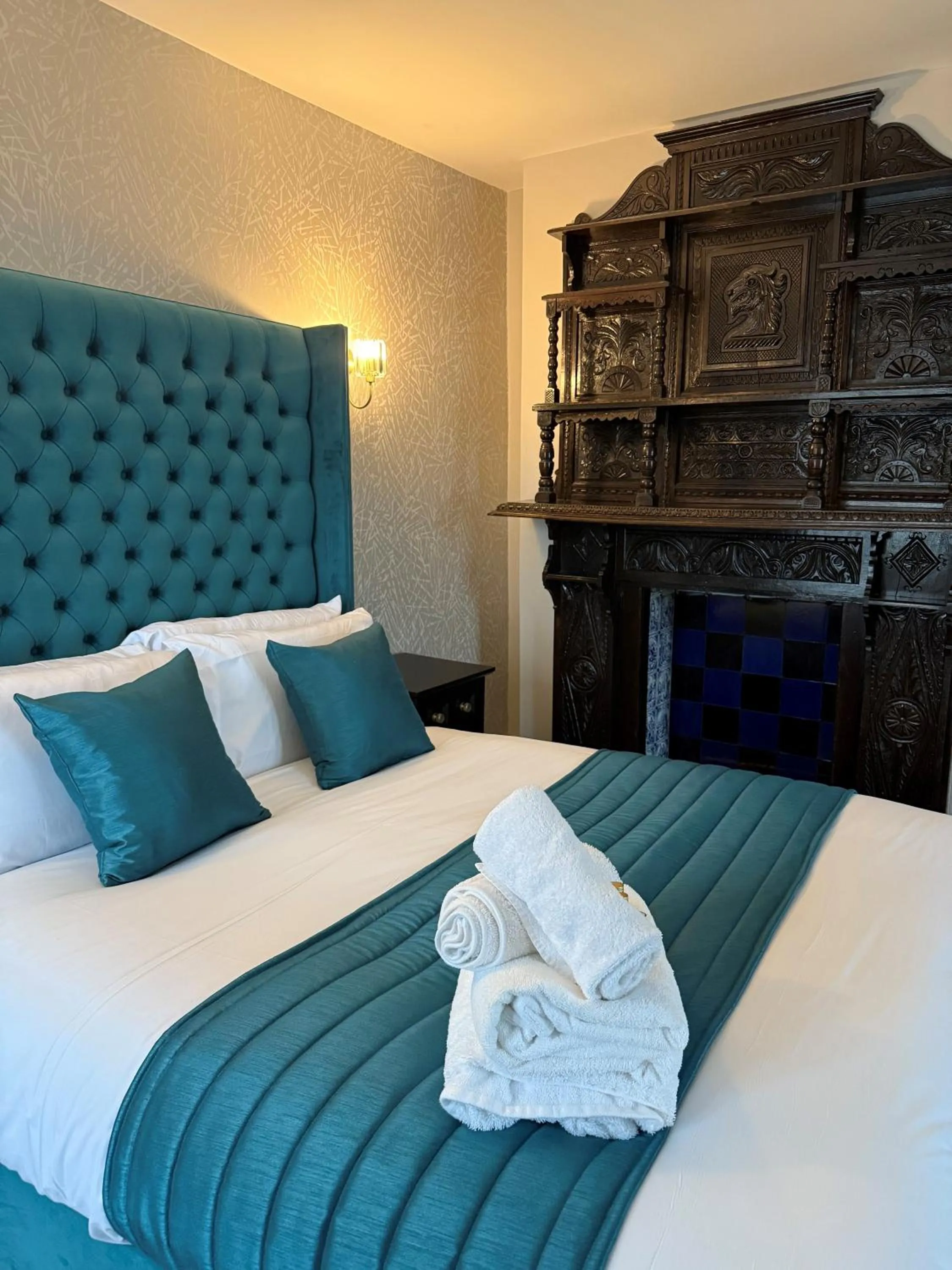 Bed in Lyons Woodlands Hall