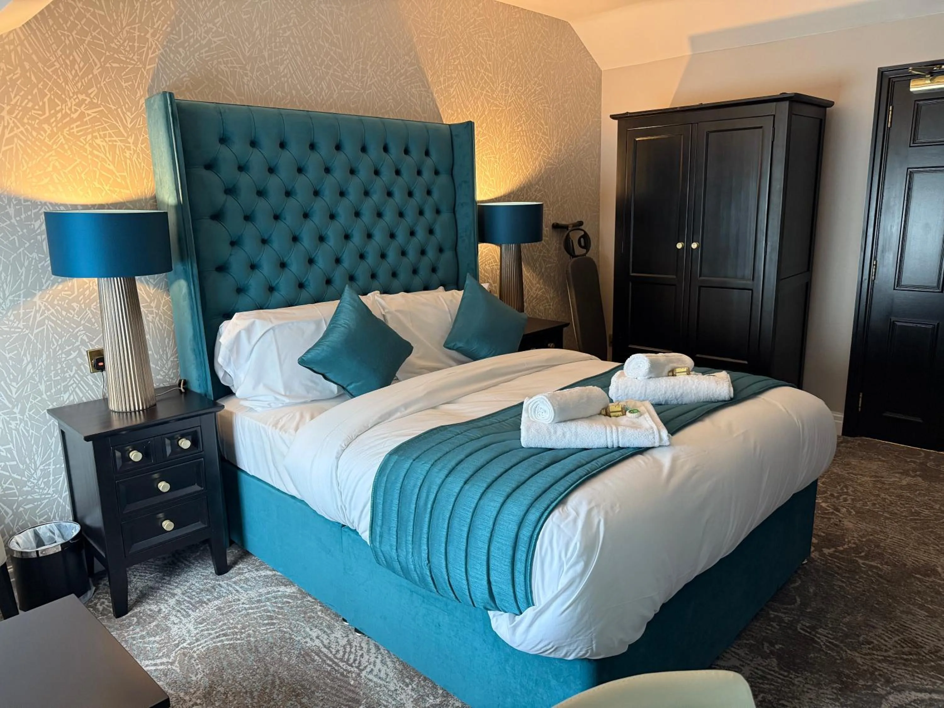 Bed in Lyons Woodlands Hall