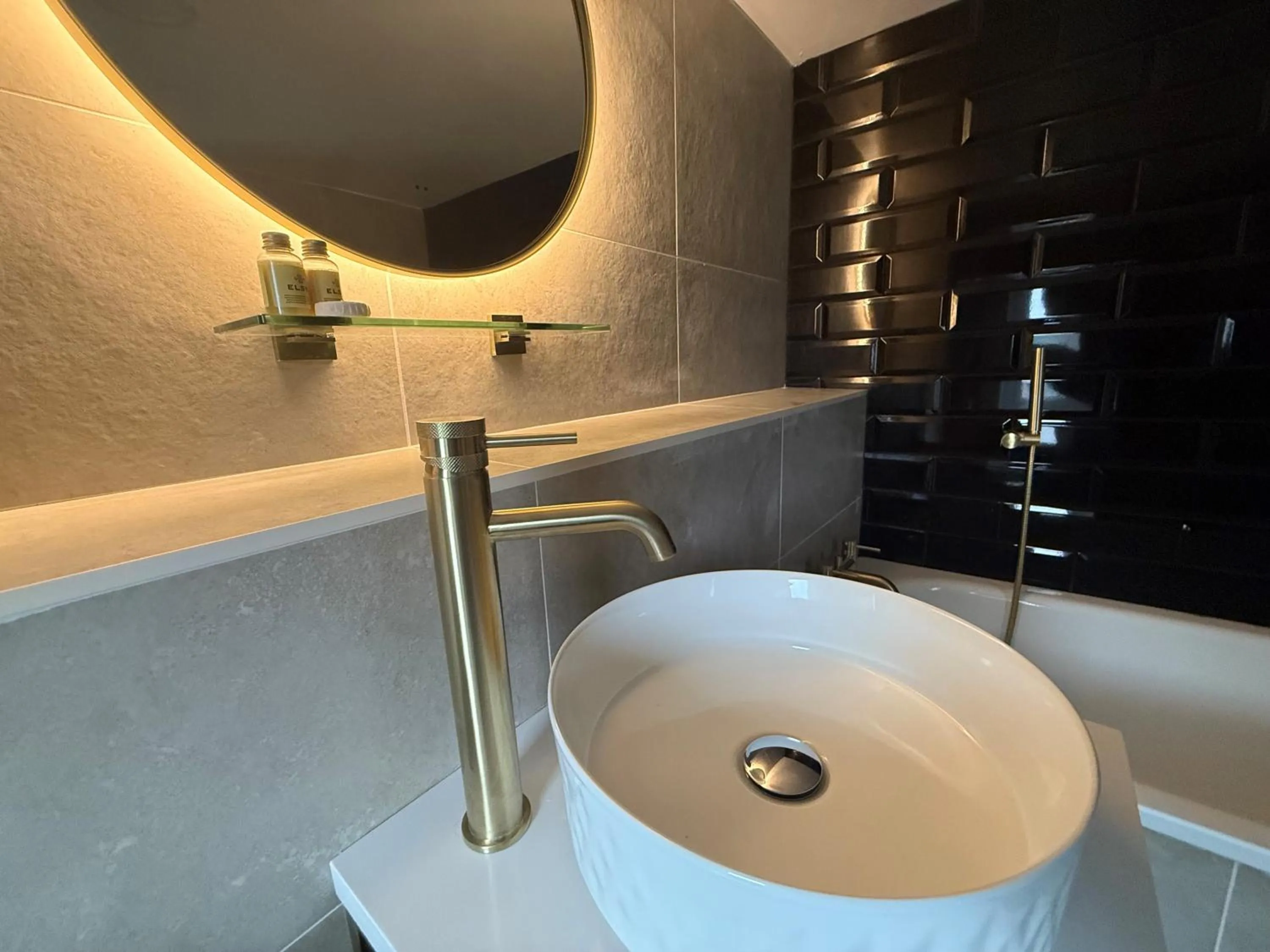 Lyons Woodlands Hall