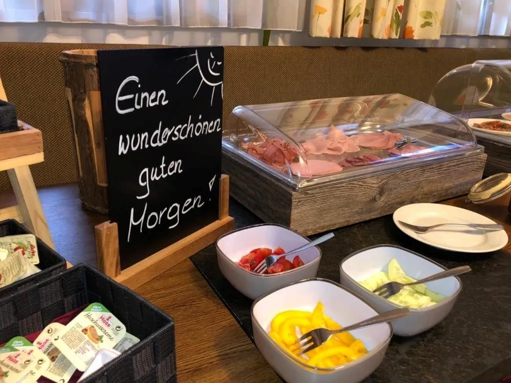 Food and drinks in Hotel Dorfgasthof Schlösslstube
